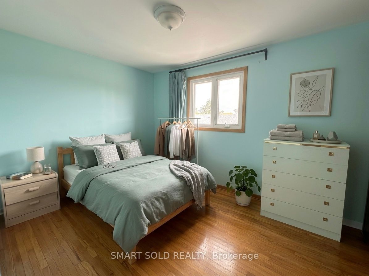 243 Shawnee Circle, North York 4