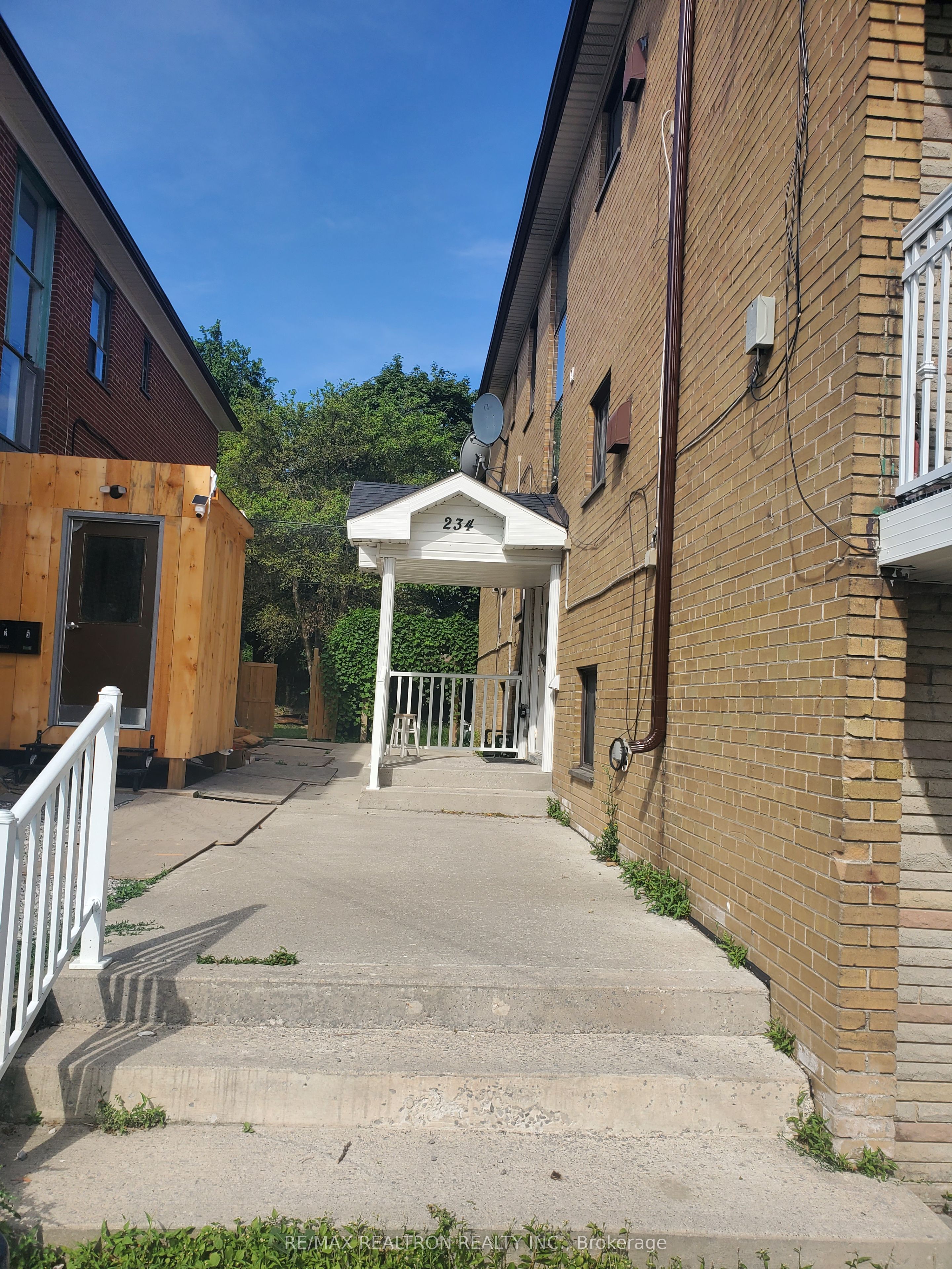 Unit 1 - 234 Wilmington Avenue, North York 4