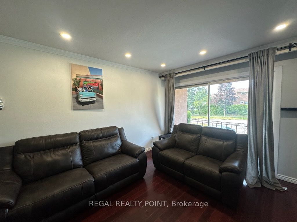 6 Harrington Crescent, North York 5