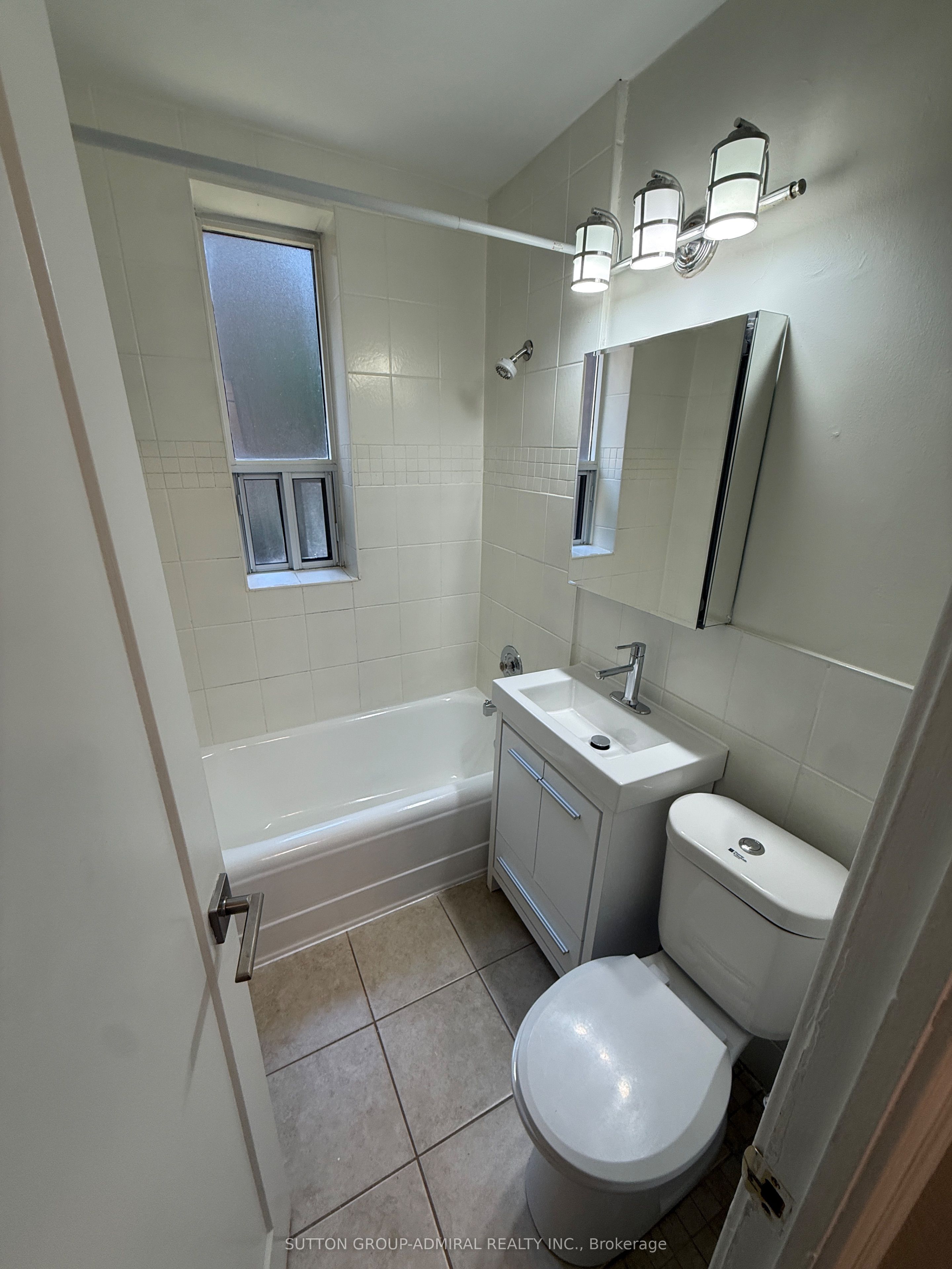 Unit 12 - 166 Eastbourne Avenue, Toronto 5