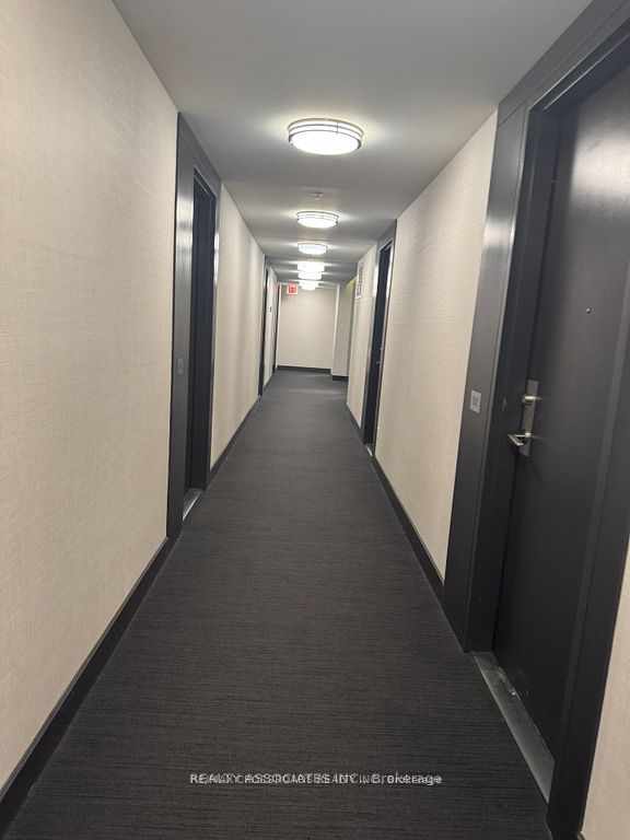 Unit 510 - 377 Madison Avenue, Toronto 4