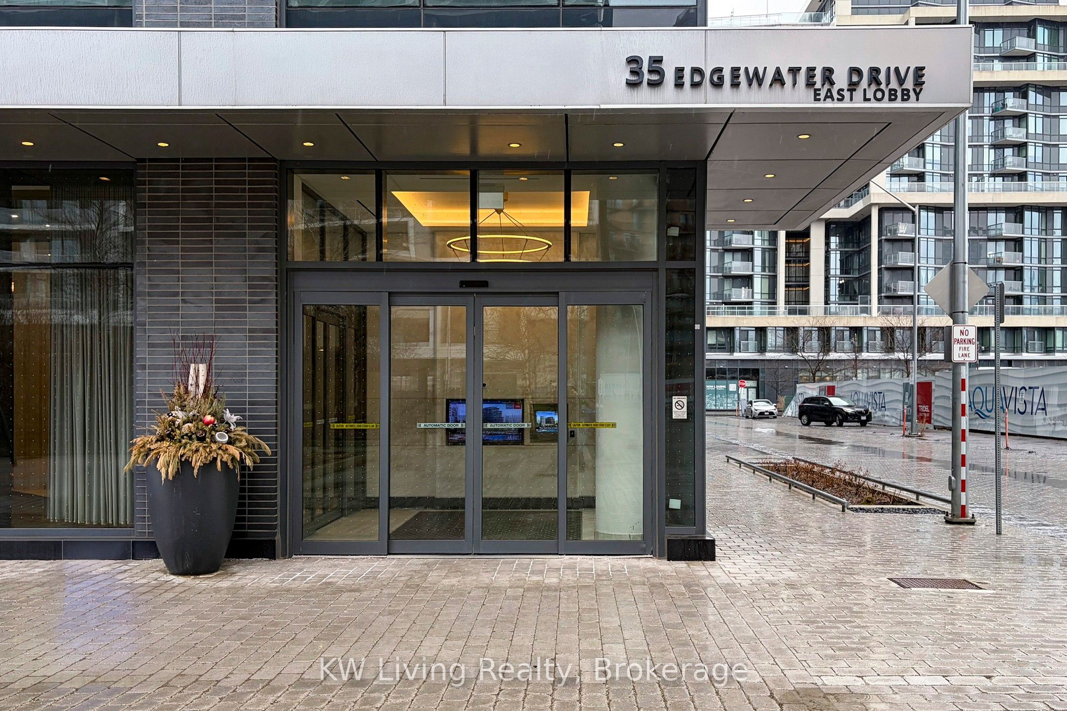 Unit GPH 12 - 1 Edgewater Drive, Toronto 5