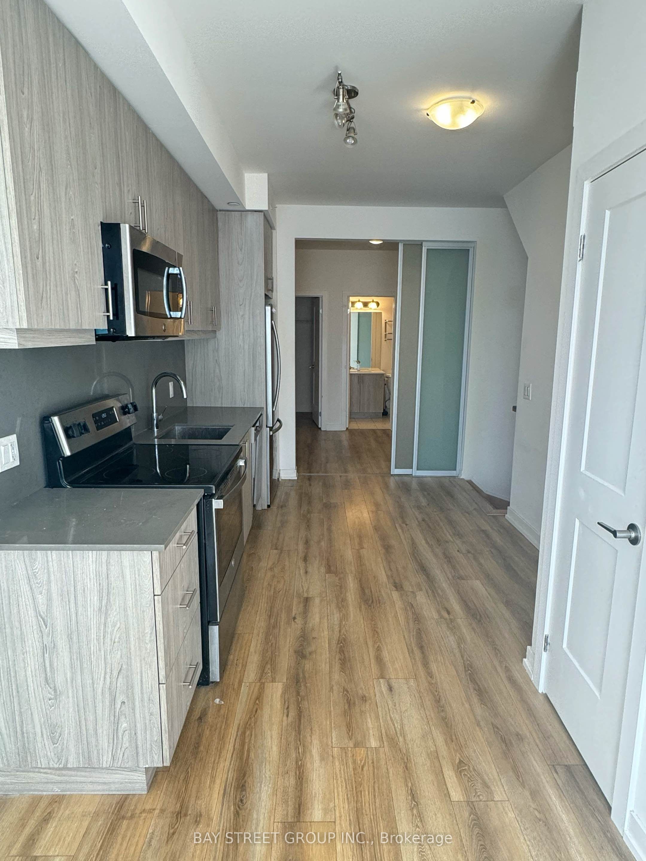Unit 30 - 57 Finch Avenue W, North York 5
