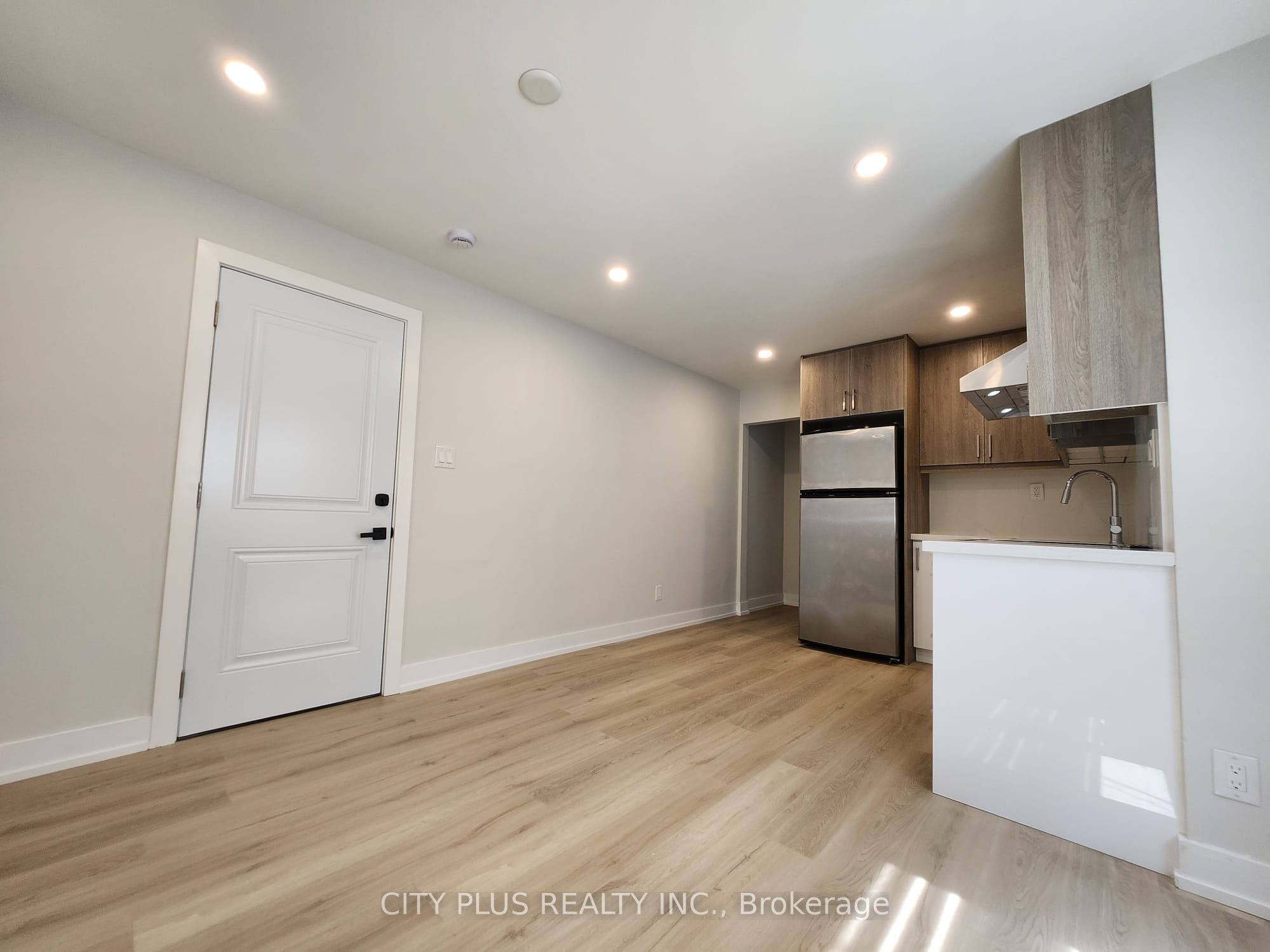 Unit 2 - 3547 Bathurst Street, Toronto 4