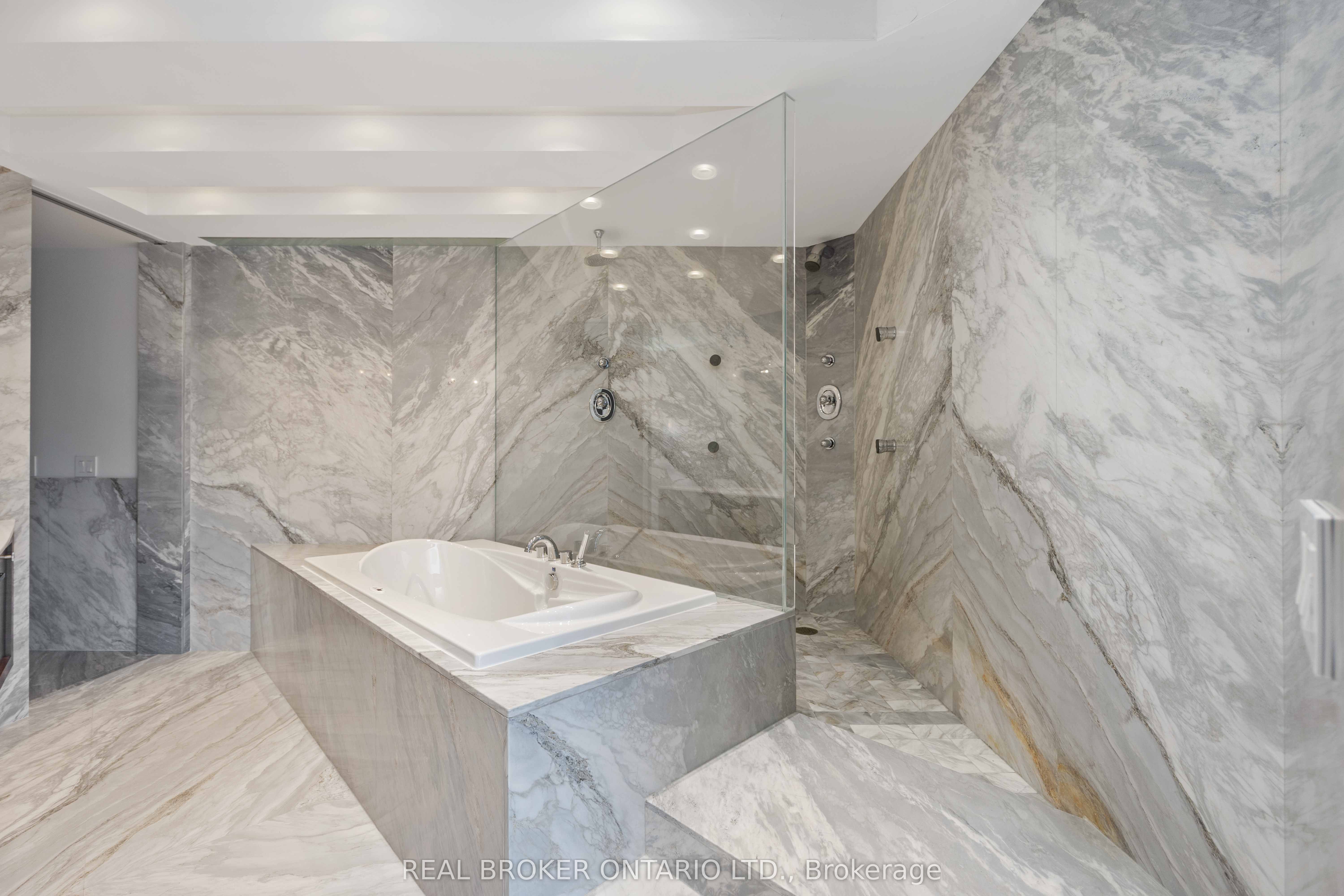 Unit 701 - 3 McAlpine Street, Toronto 3