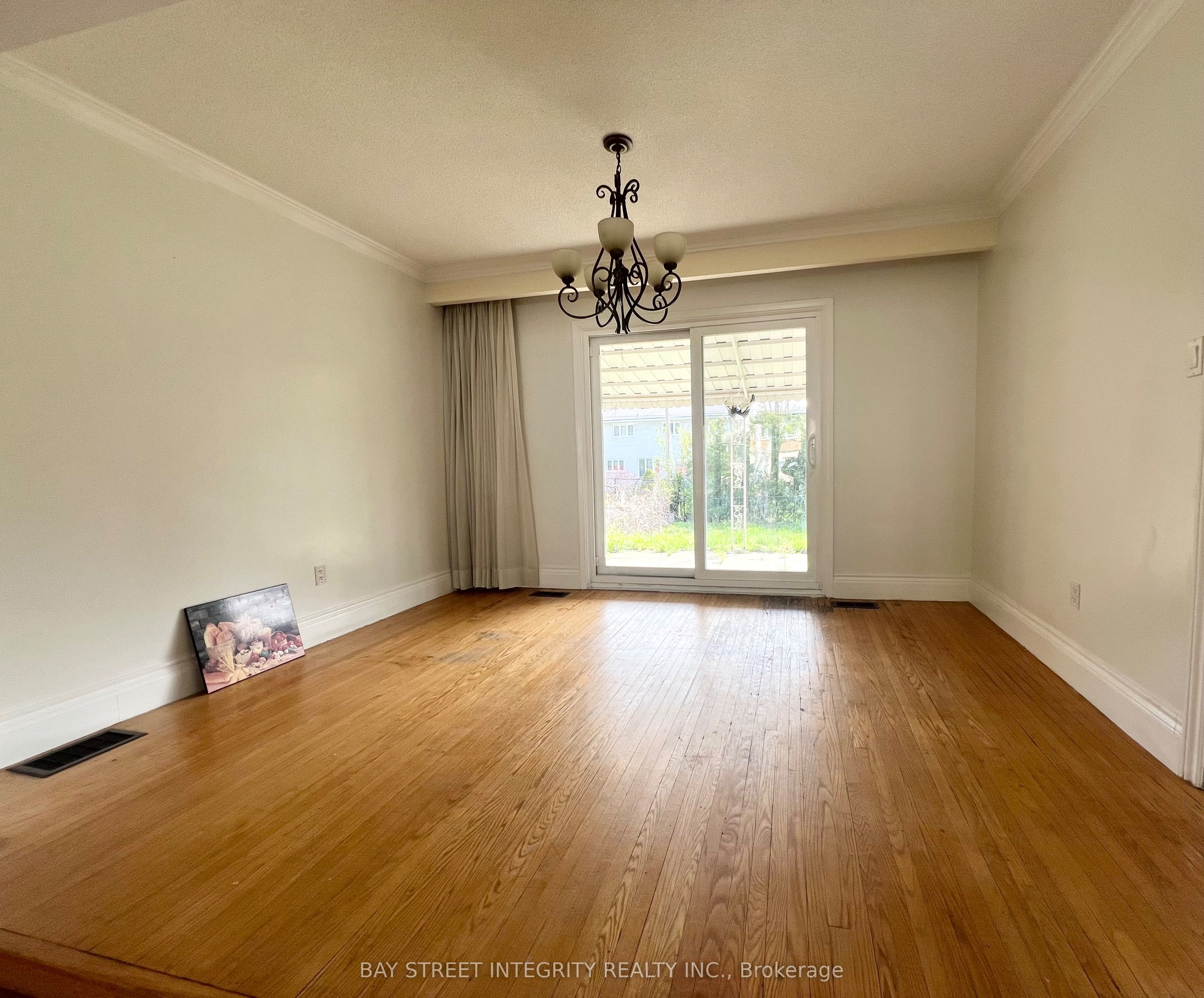 27 Tollerton Avenue, North York 2