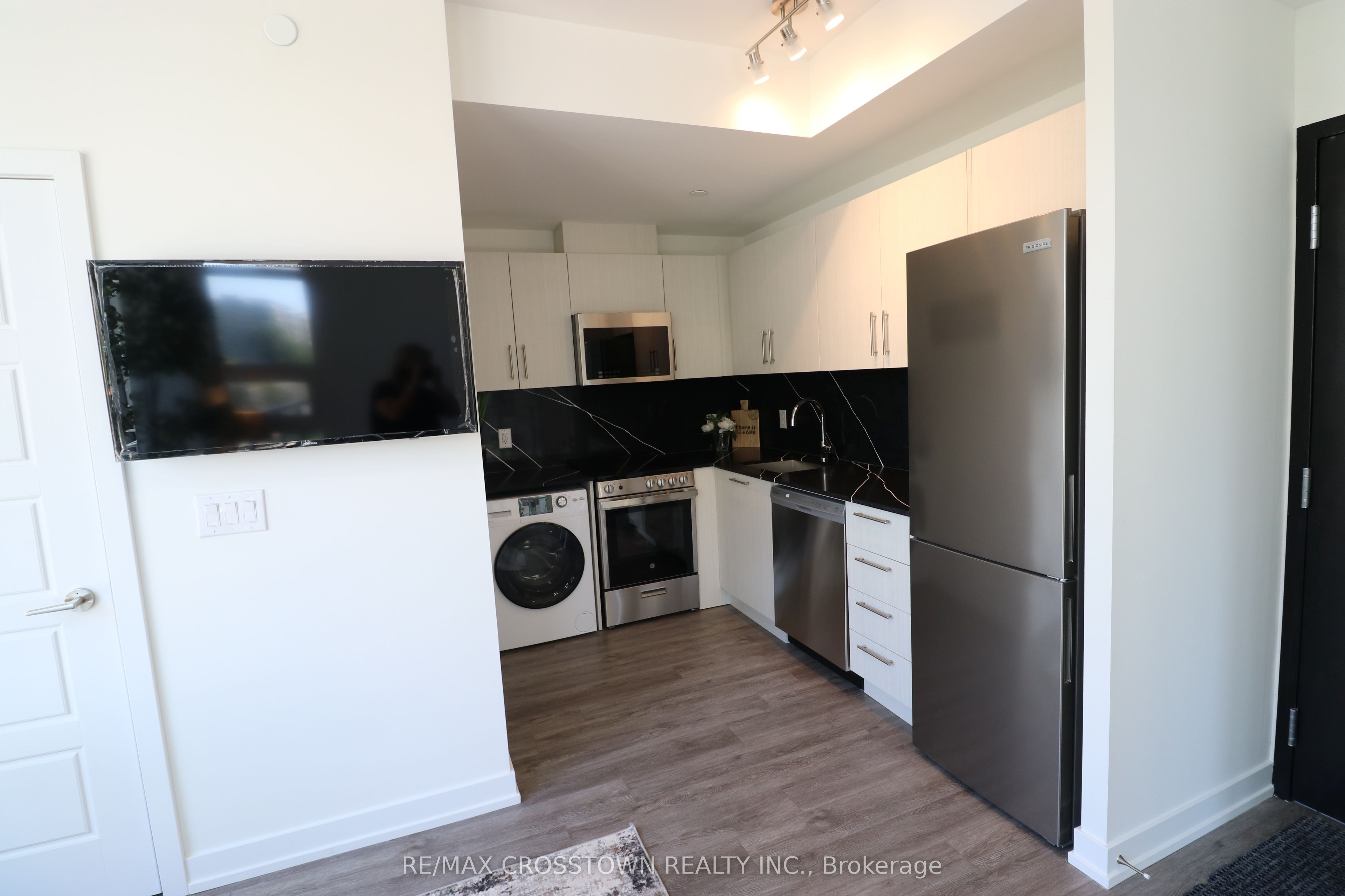 Unit 2nd - 57-861 Sheppard Avenue W, North York 2