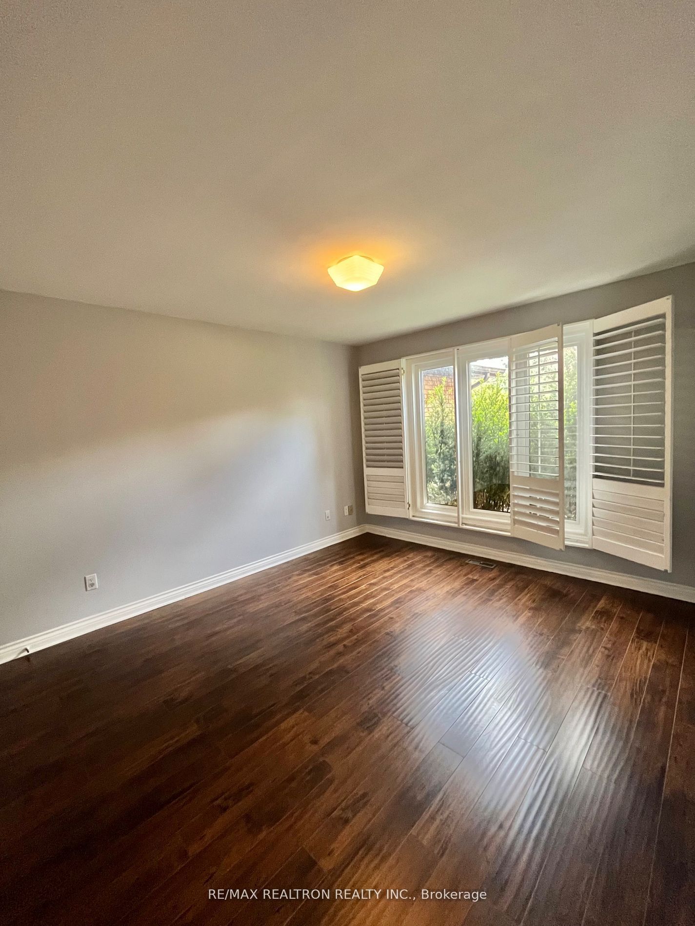 23 Lawnview Drive, North York 2