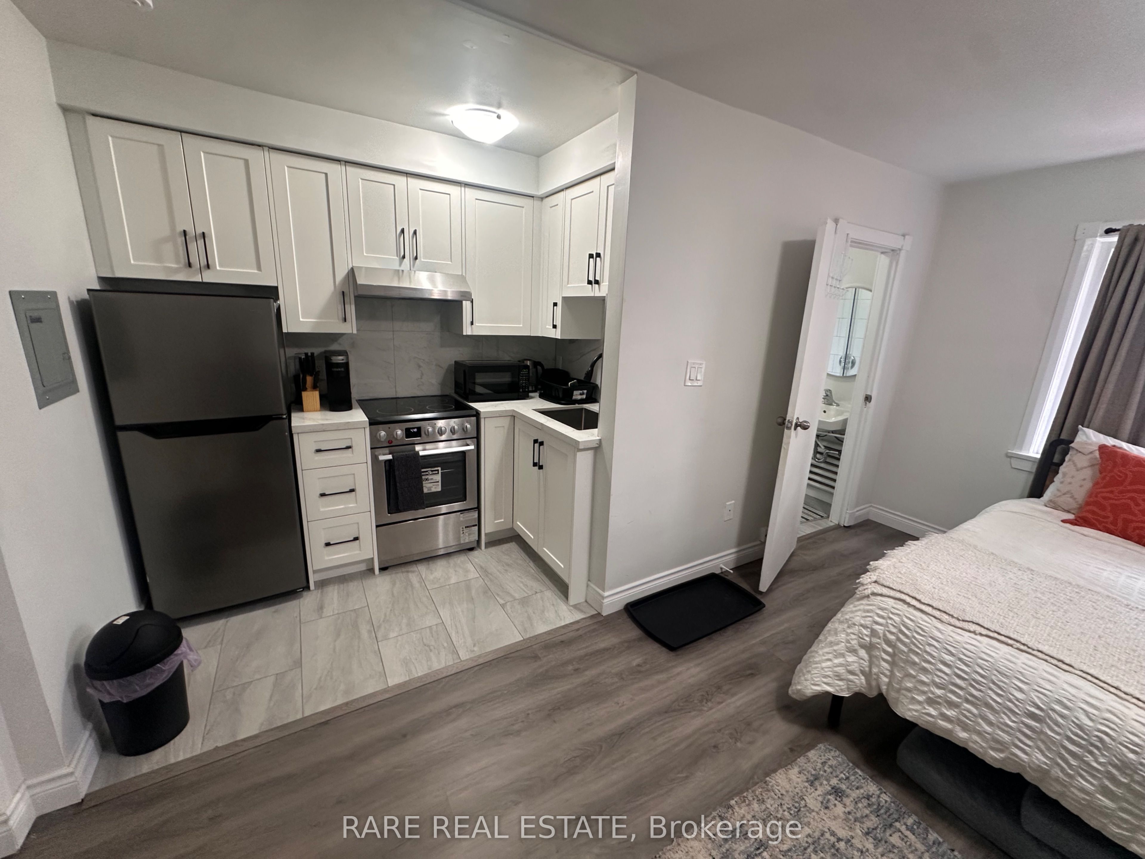 Unit 14 - 130 Macpherson Avenue, Toronto 3