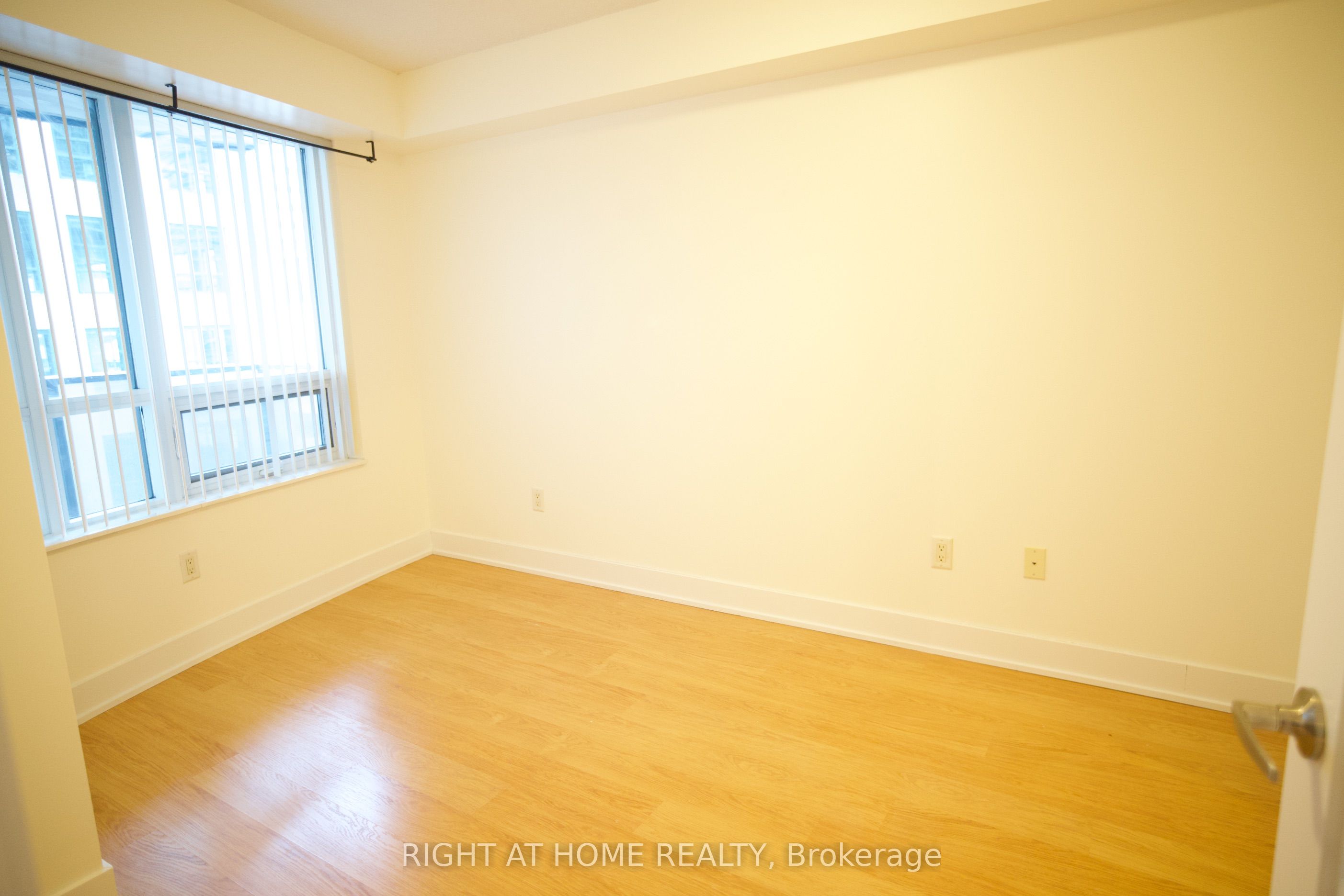 Unit 713 - 20 Blue Jays Way, Toronto 3