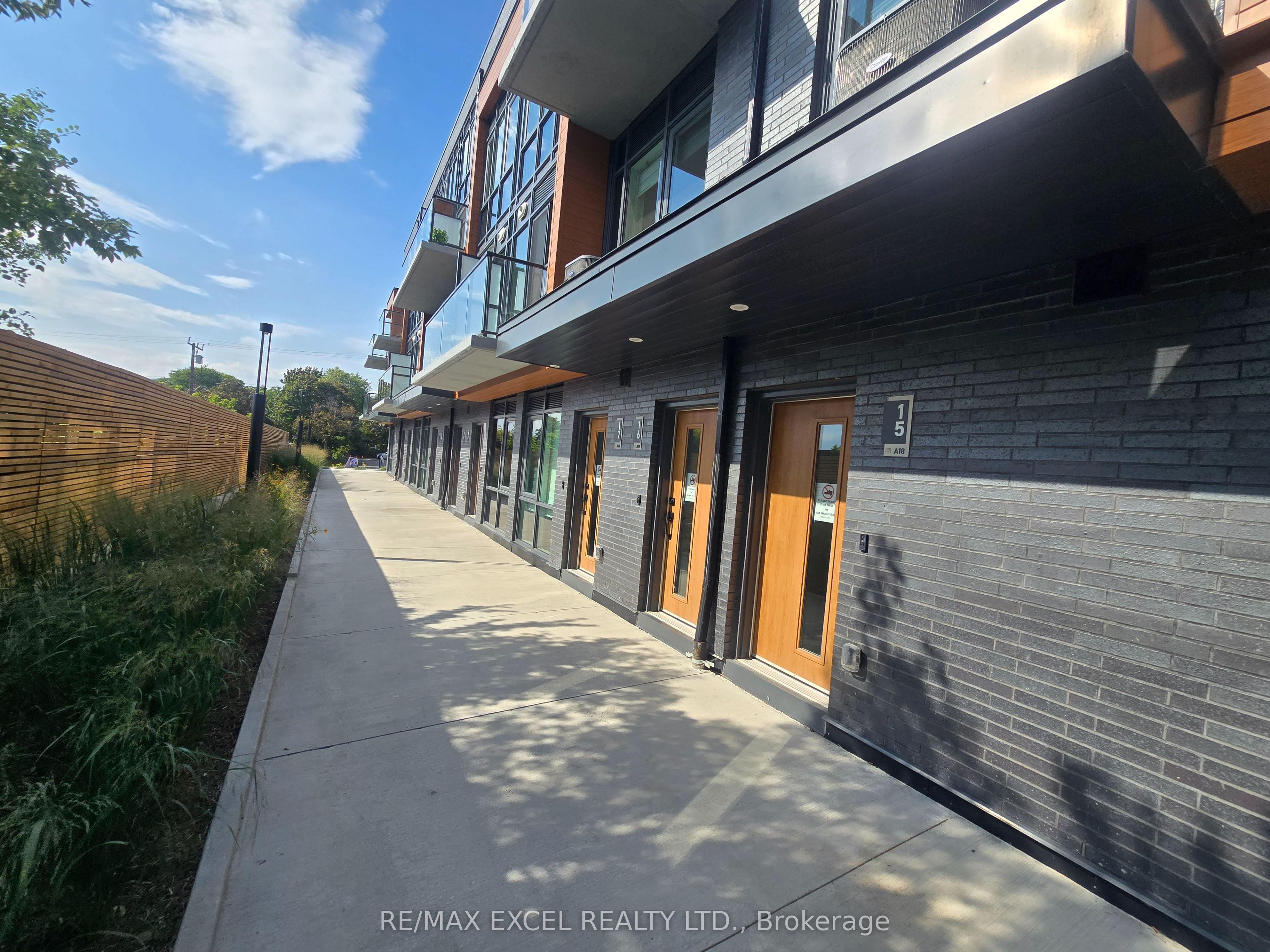 Unit 15 - 75 Curlew Drive, North York 2
