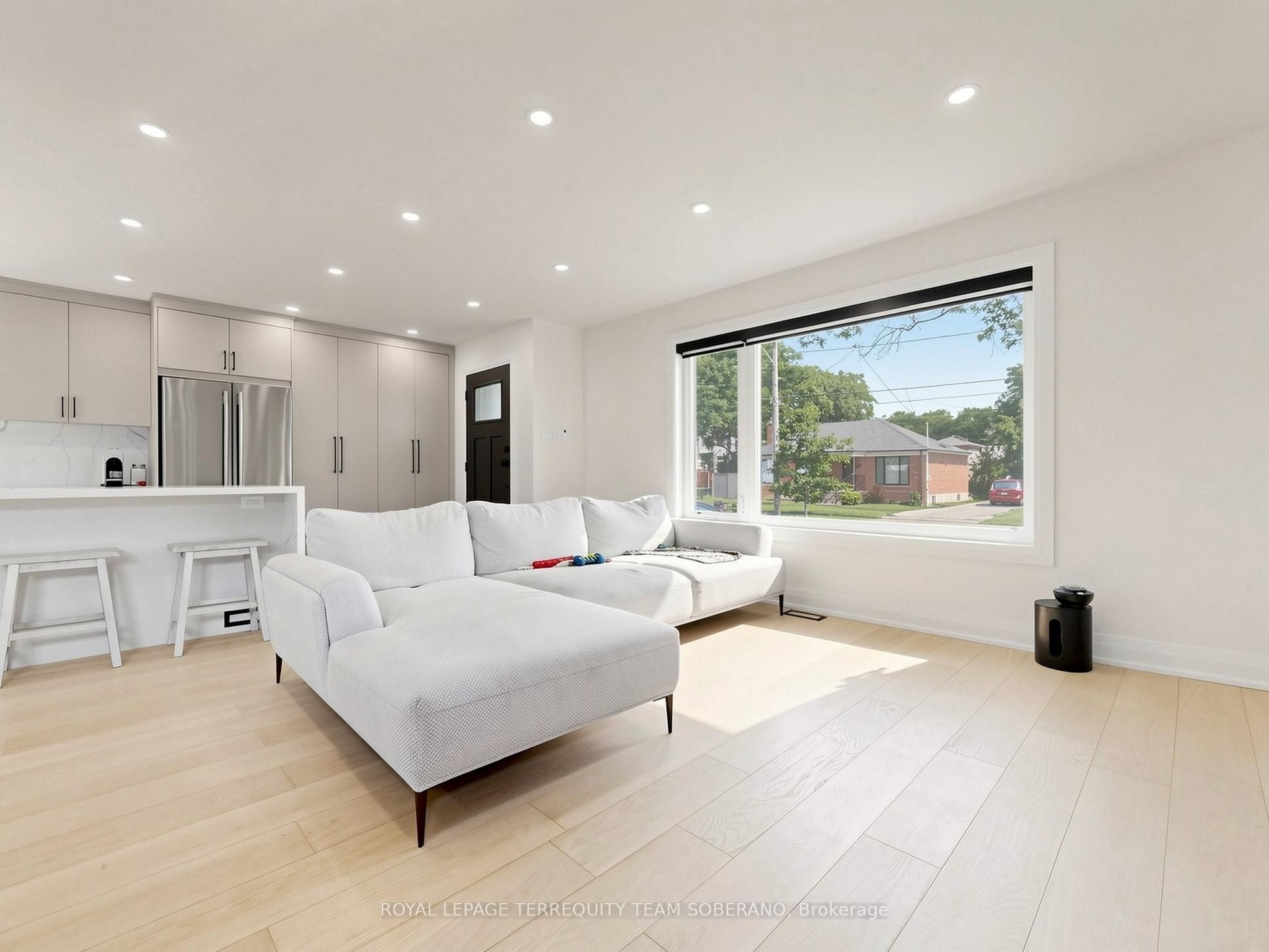 Unit Upper - 41 Bainbridge Avenue, North York 5