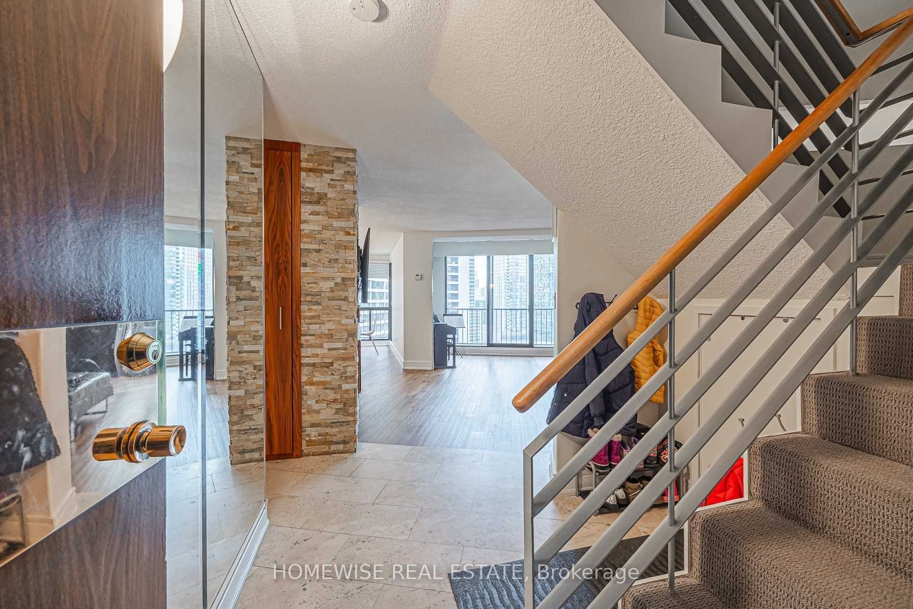 Unit 1808 - 33 Harbour Square, Toronto 4