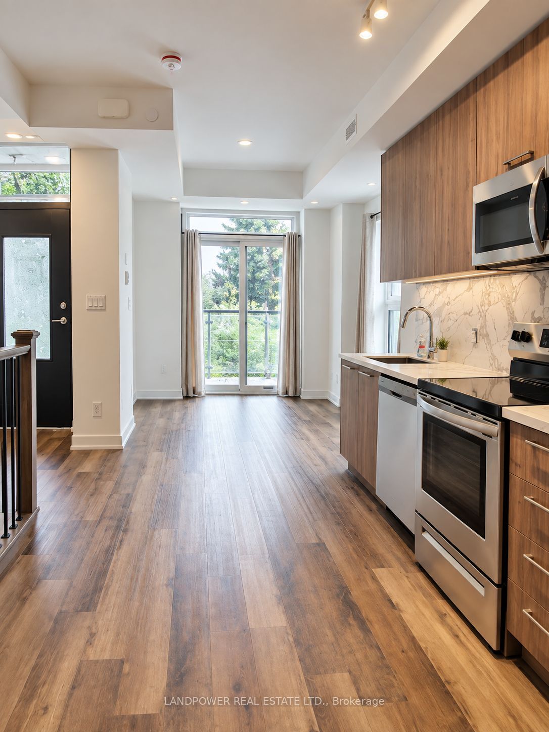Unit 21 - 51 Winlock Park, North York 2