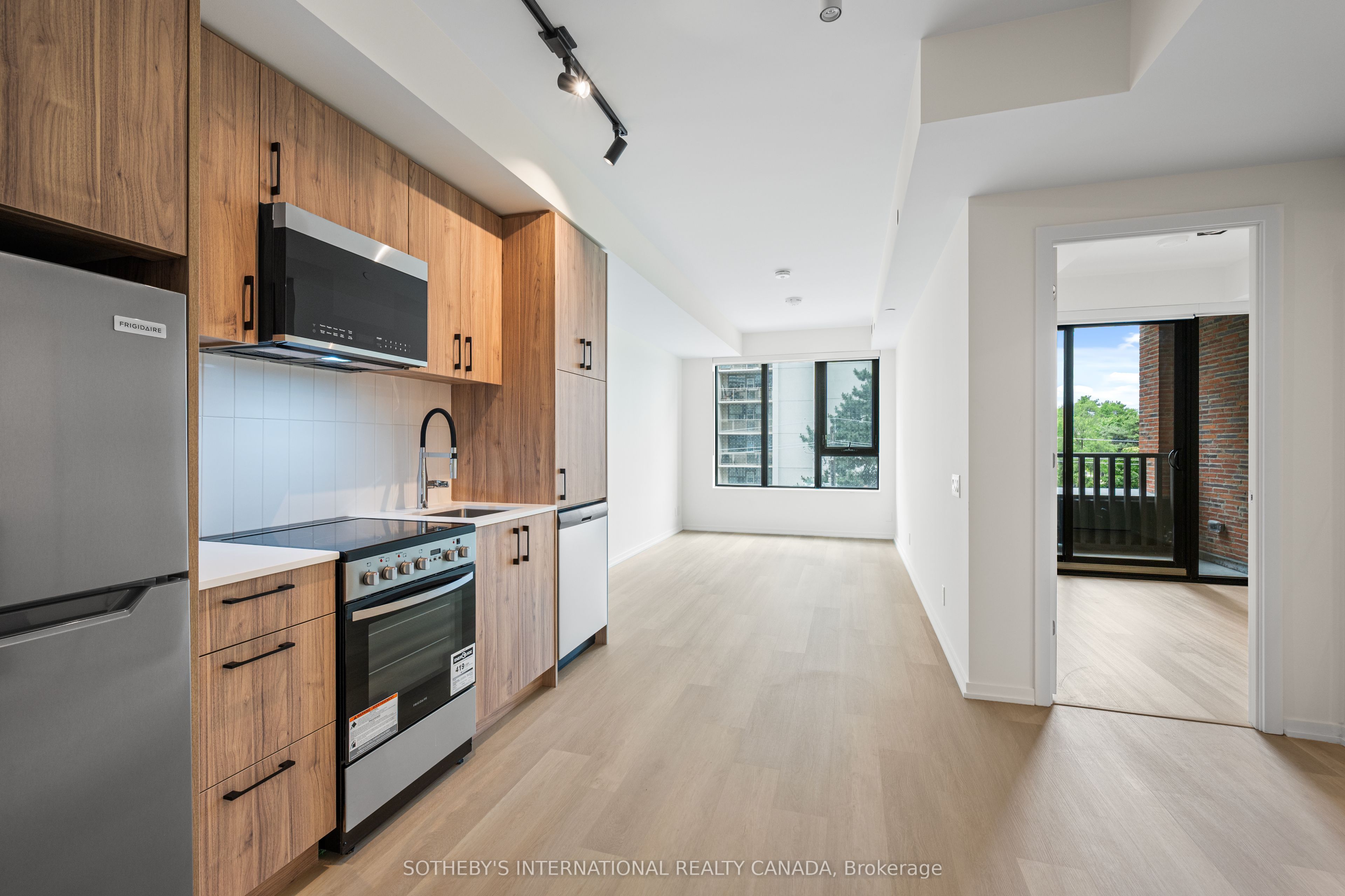 Unit 408 - 109 Erskine Avenue, Toronto 4