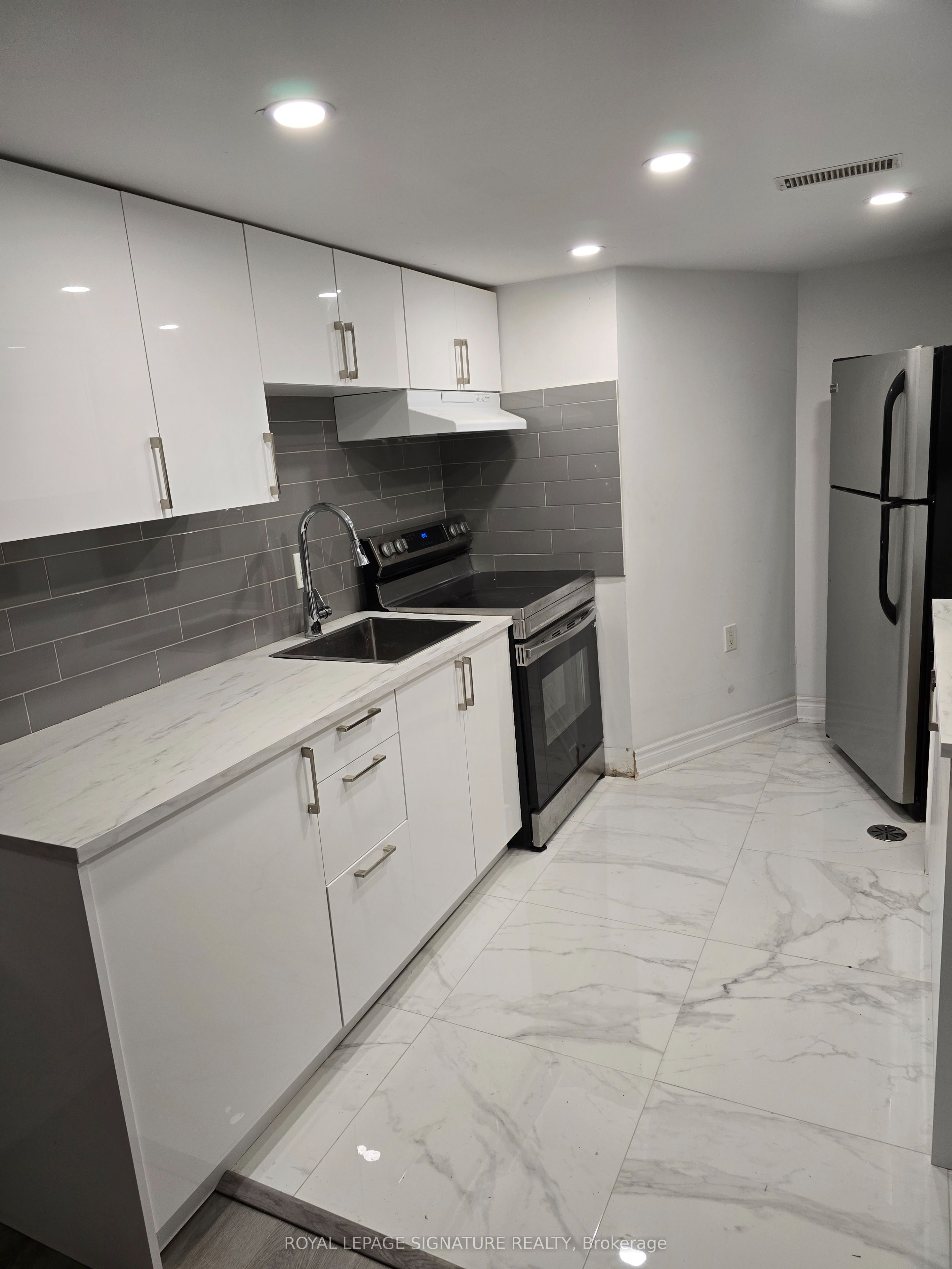 Unit Lower Floor - 17 Pleasant Avenue, North York 5