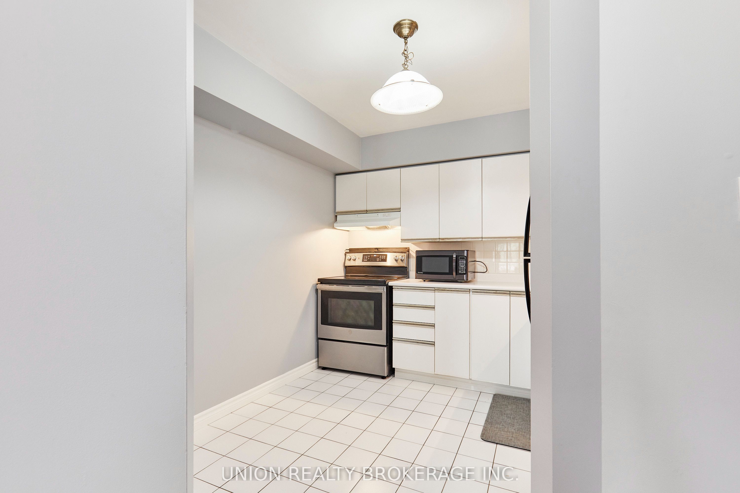 Unit 212 - 897 Sheppard Avenue W, North York 5