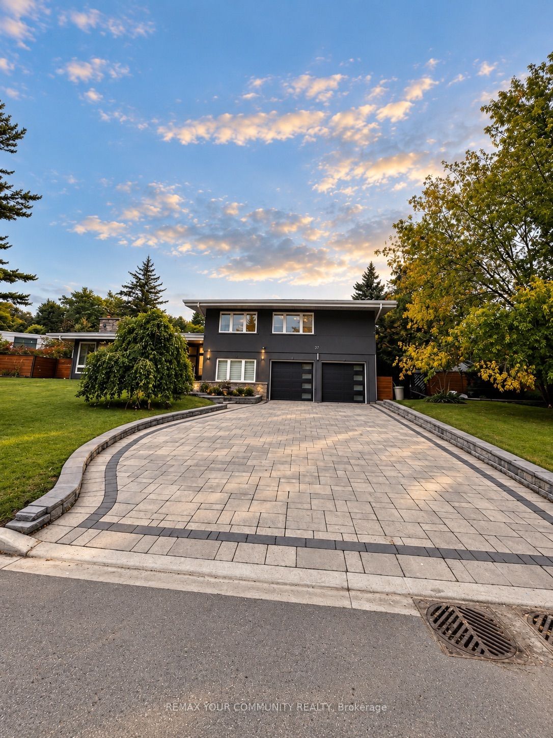 27 Artinger Court, North York 3