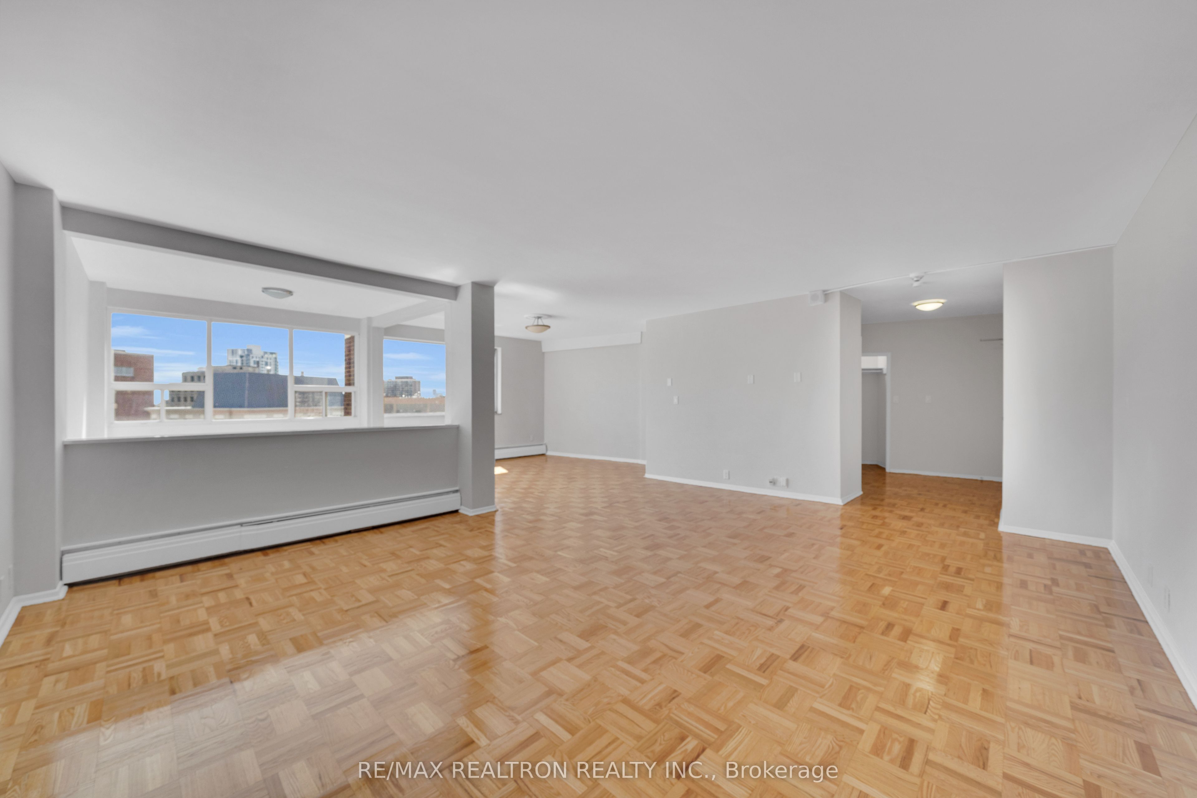 Unit 401 - 9 Deer Park Crescent, Toronto 2