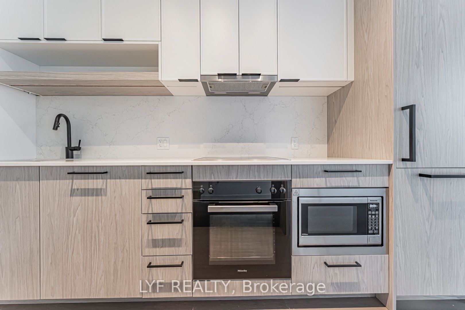 Unit 826 - 91 Montclair Avenue, Toronto 2