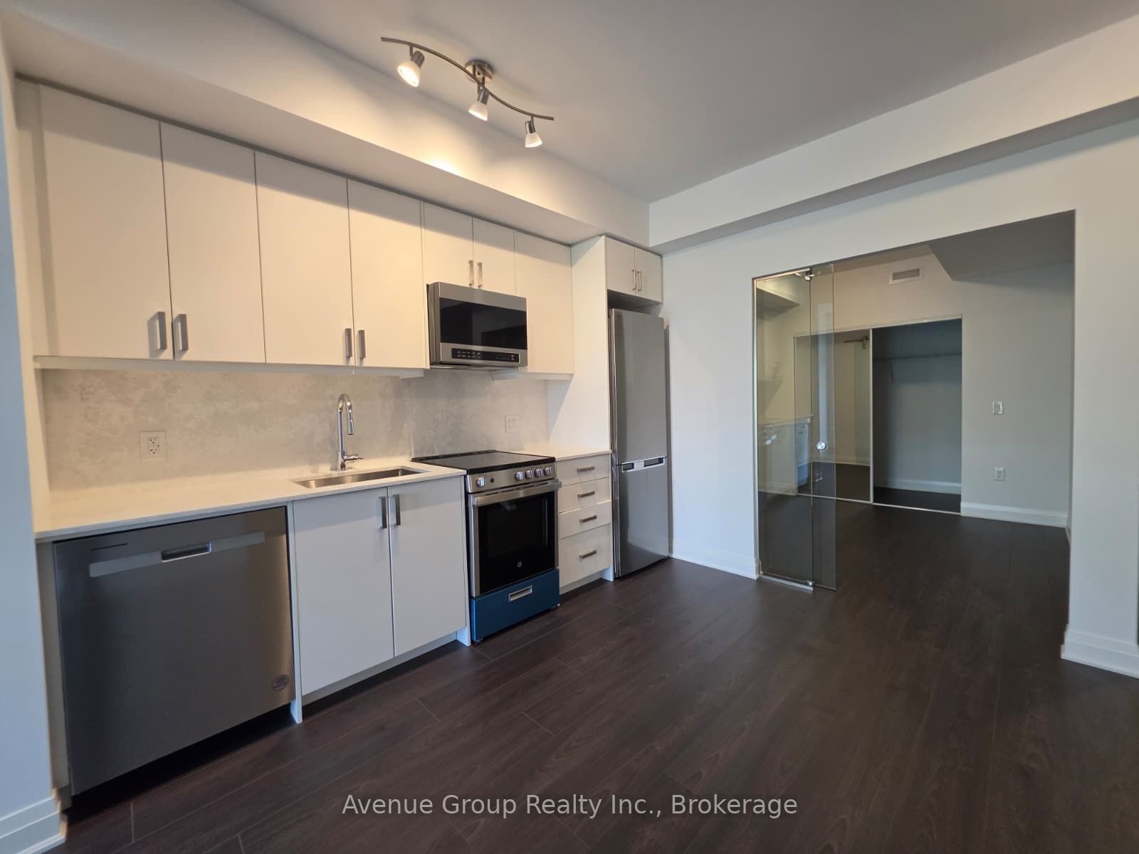 Unit 409 - 700 Sheppard Avenue W, North York 4
