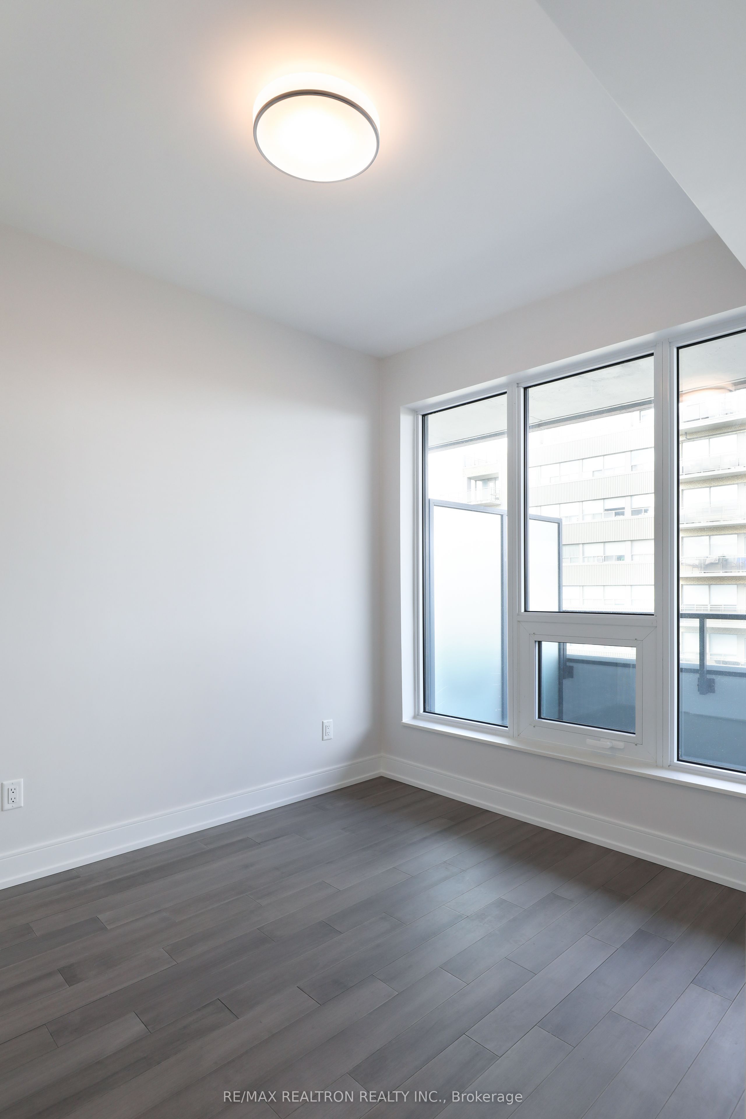 Unit 905 - 2525 Bathurst Street, Toronto 5