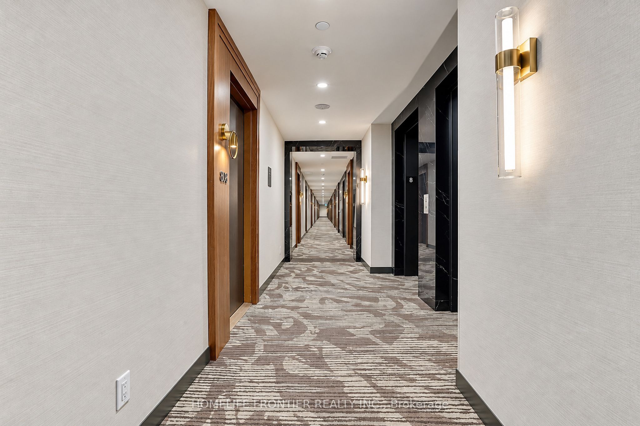 Unit 808 - 6 Greenbriar Road E, North York 5