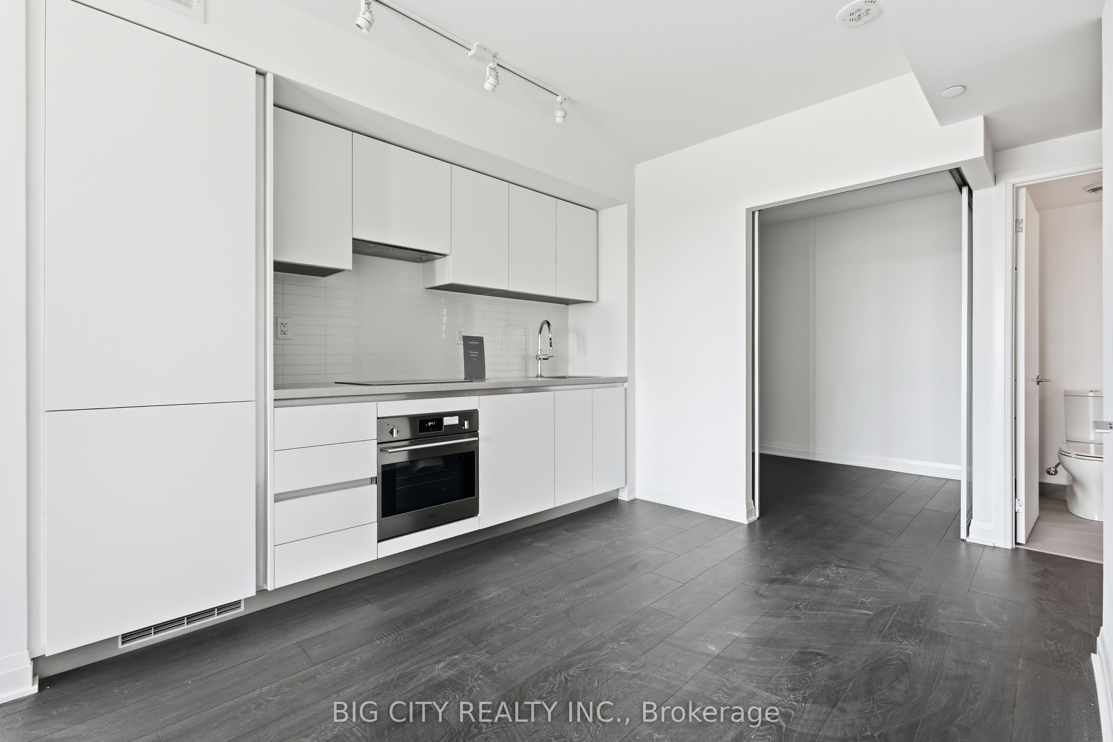 Unit 611 - 25 Frederick Todd Way, Toronto 4
