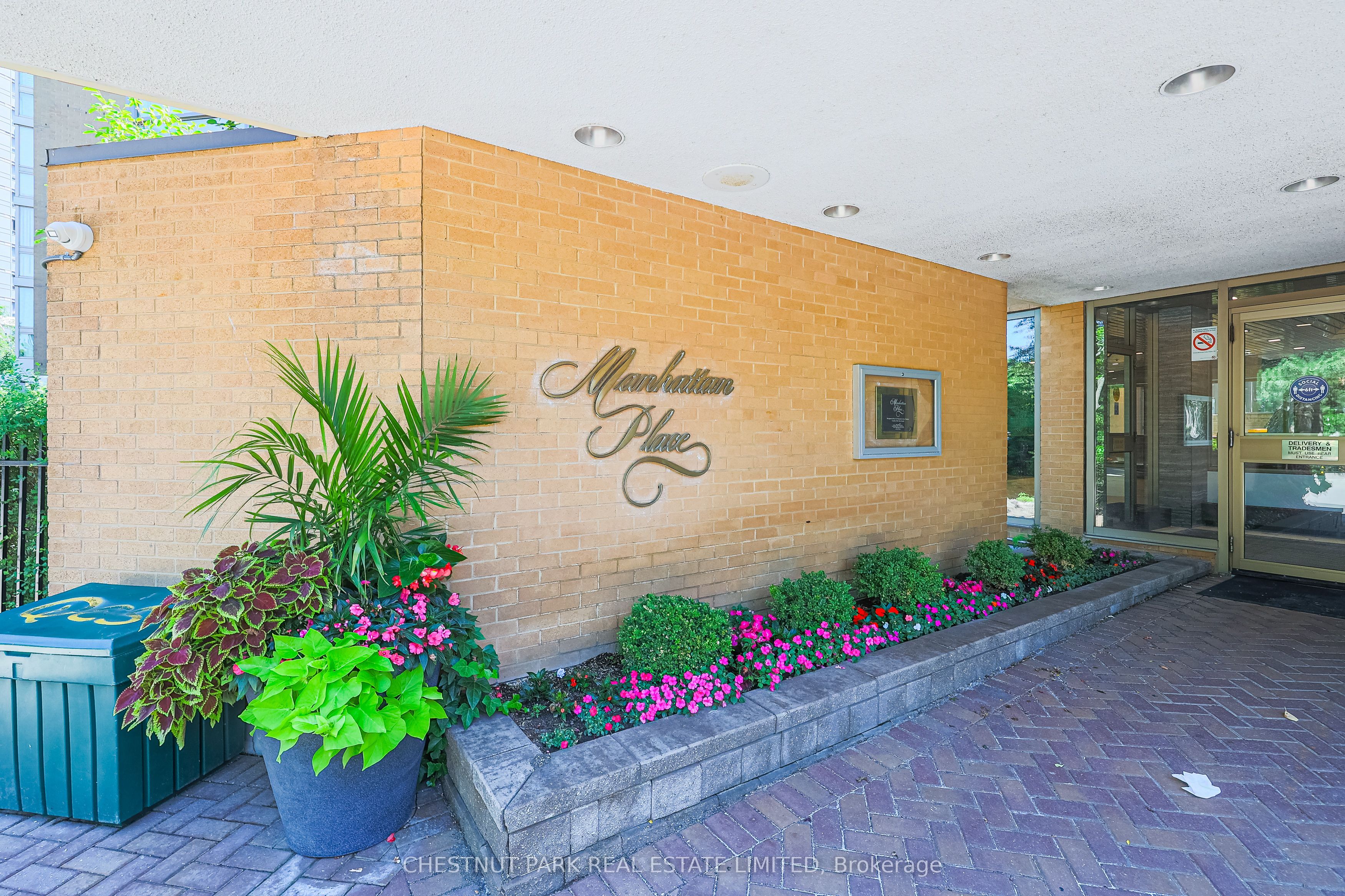 Unit 305 - 131 Beecroft Road, North York 2