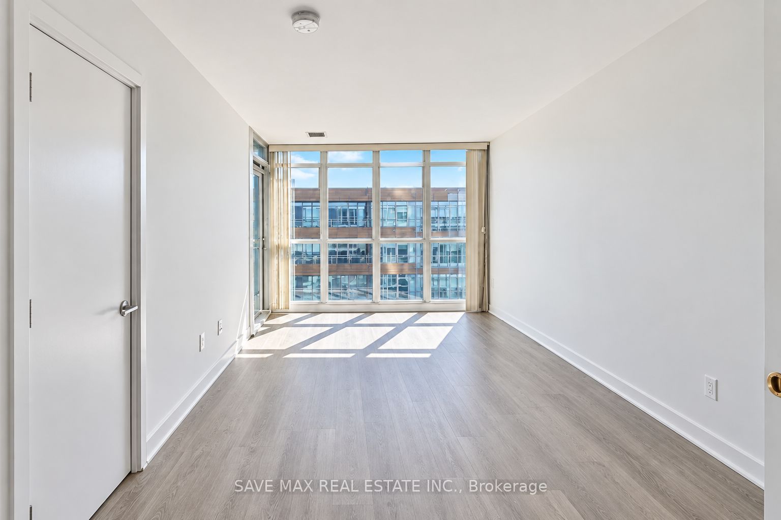 Unit 1033 - 15 Iceboat Terrace, Toronto 3