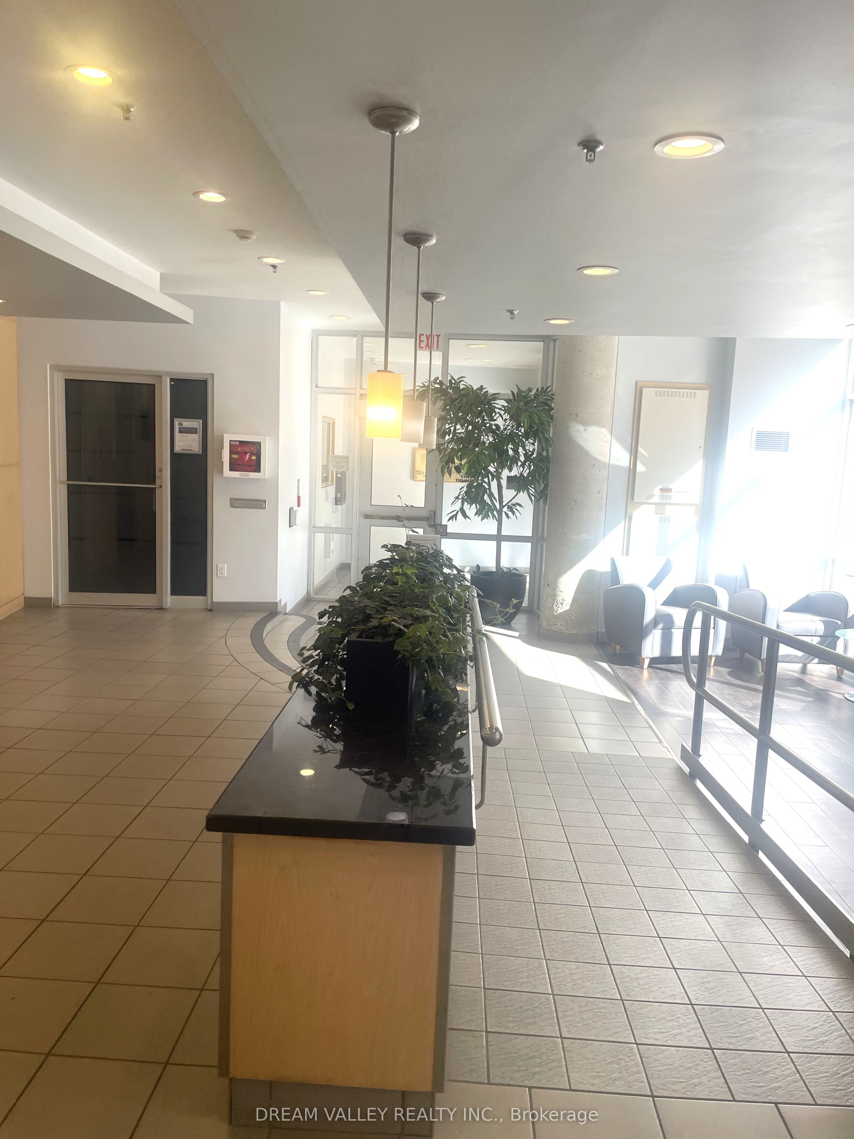 Unit 818 - 39 Parliament Street, Toronto 5