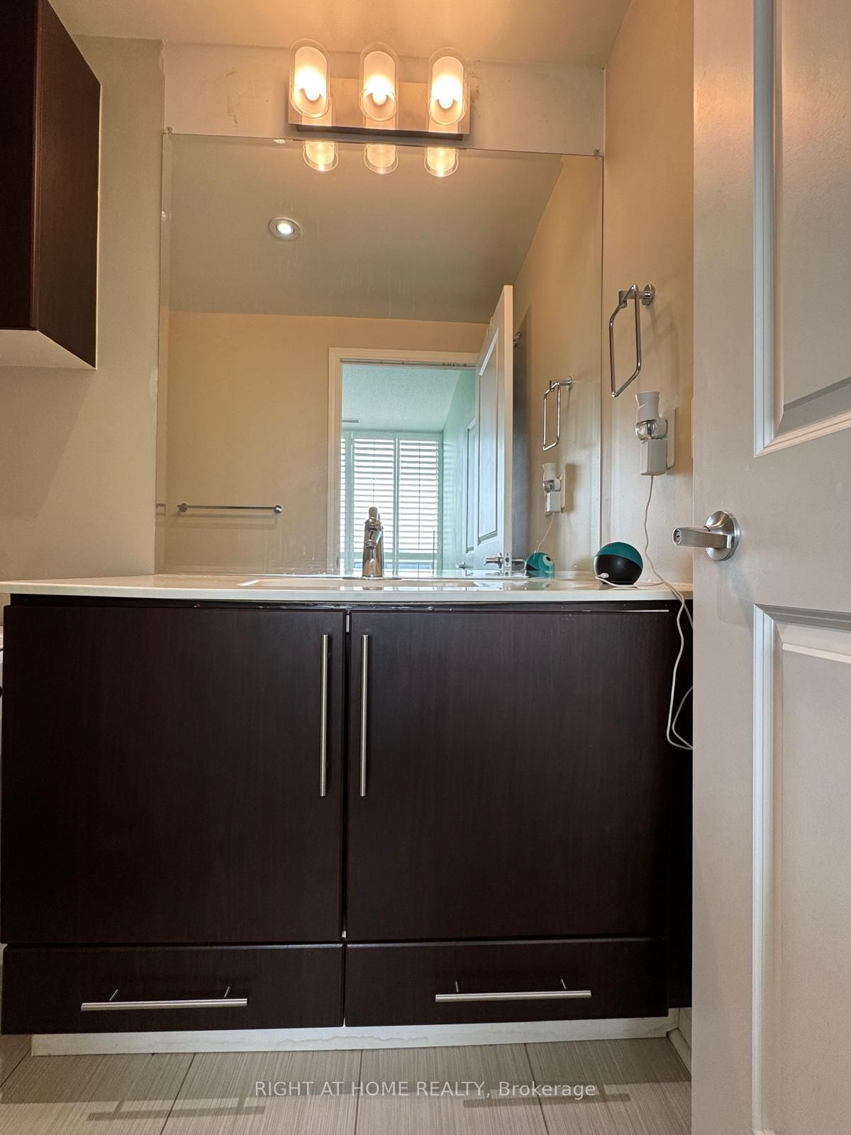 Unit 806 - 2885 Bayview Avenue, North York 3