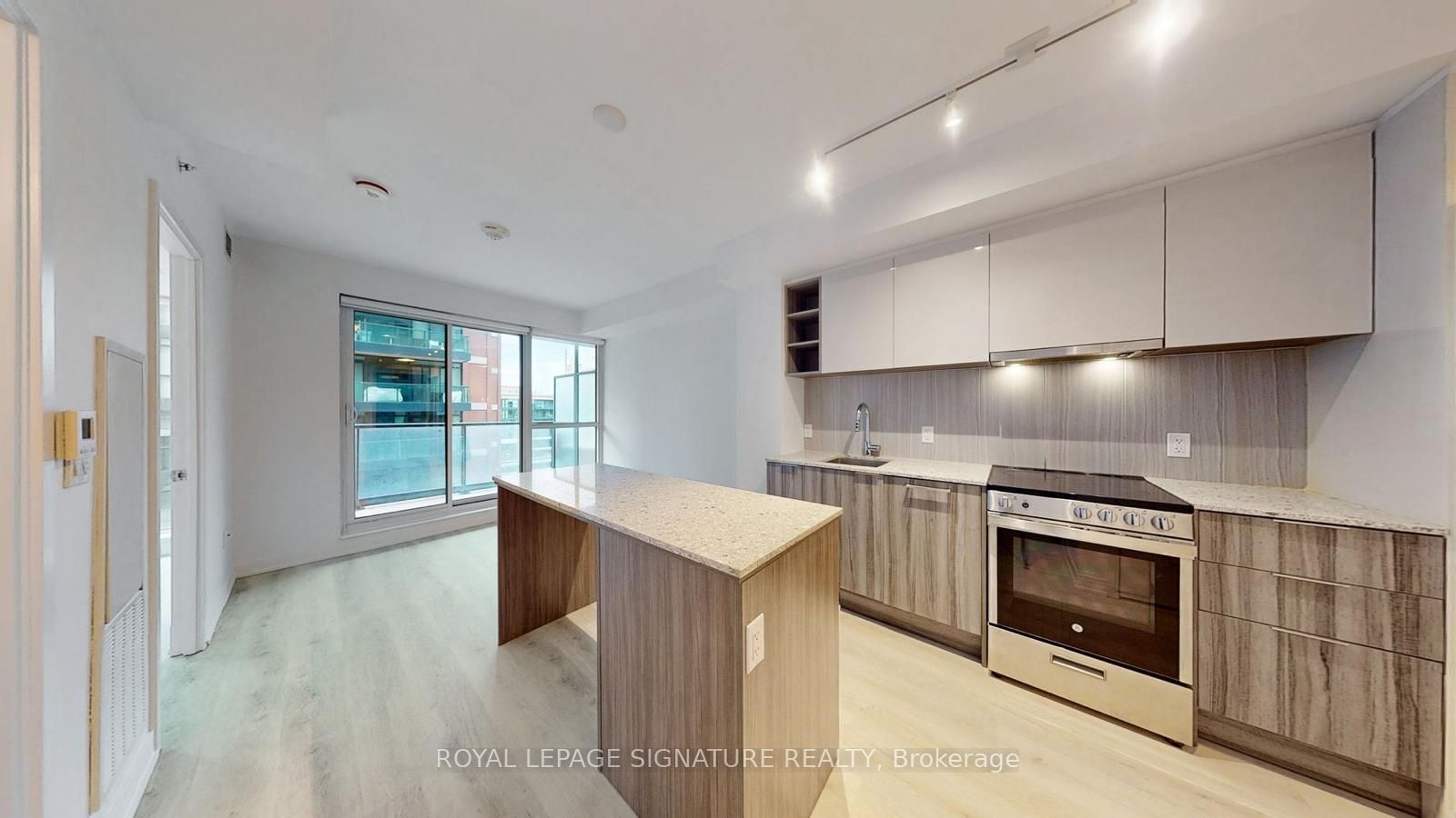 Unit 543 - 31 Tippett Road, North York 3