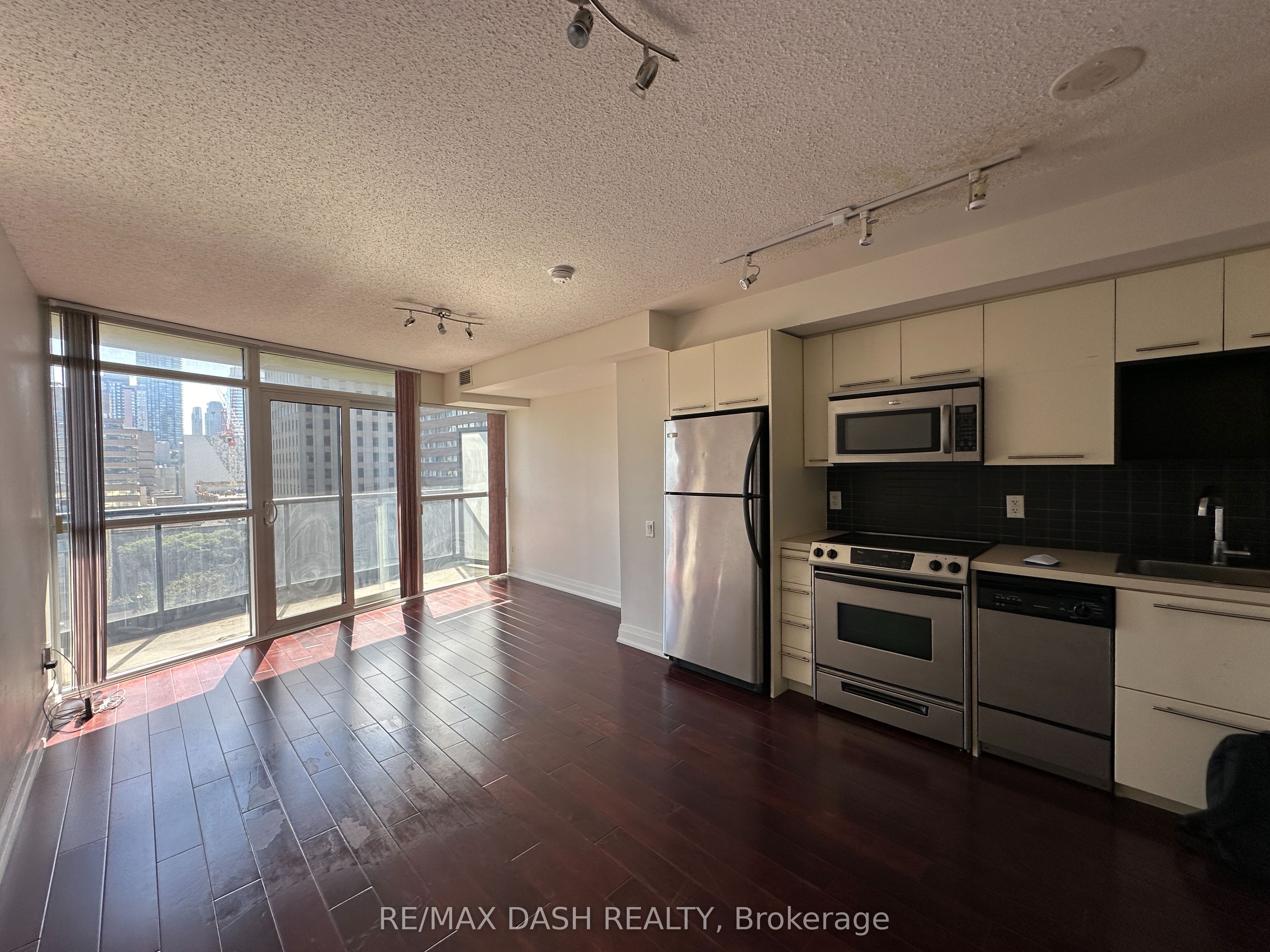 Unit 1008 - 21 Carlton Street, Toronto 5