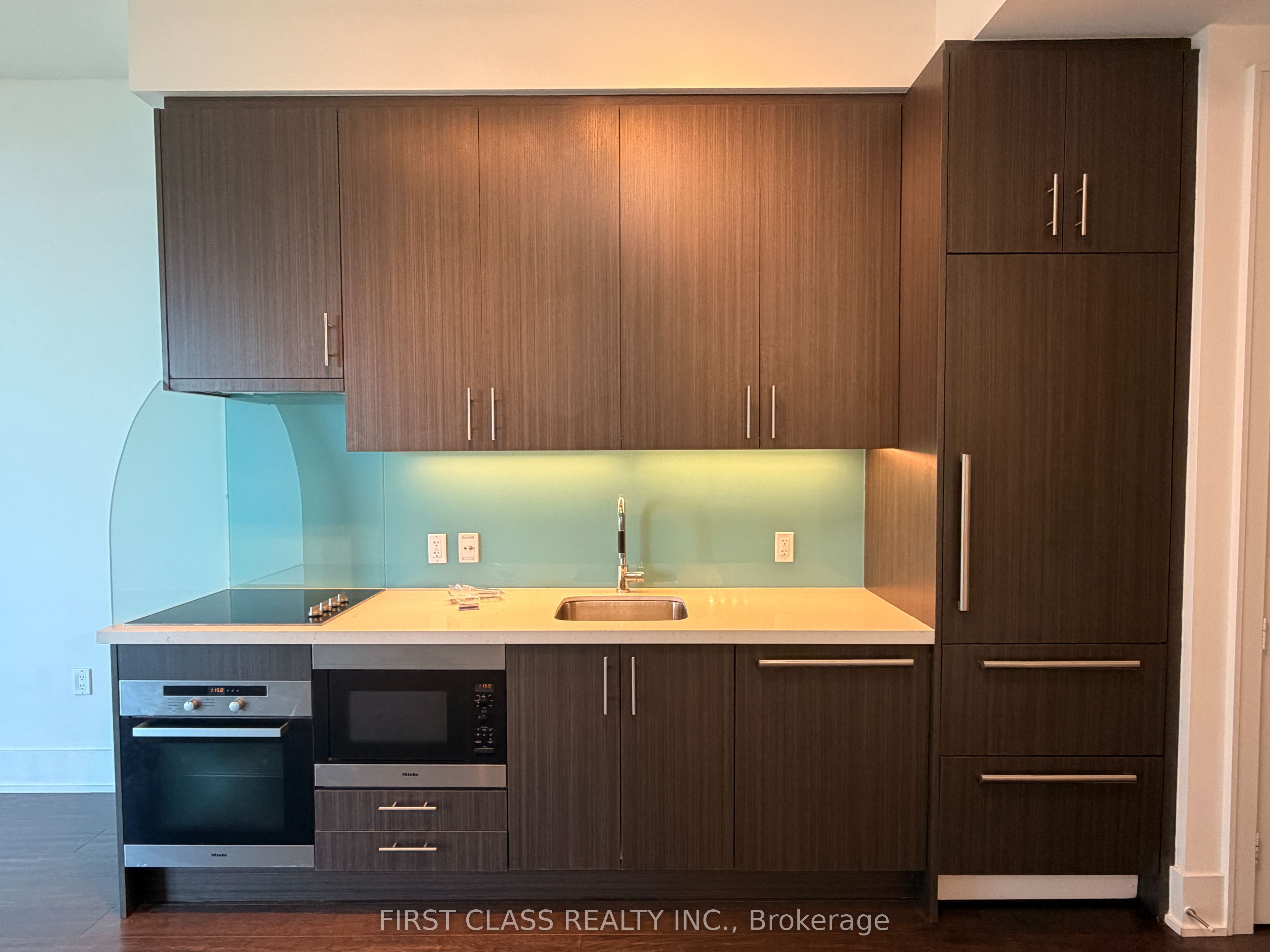 Unit 625 - 39 Queens Quay E, Toronto 4