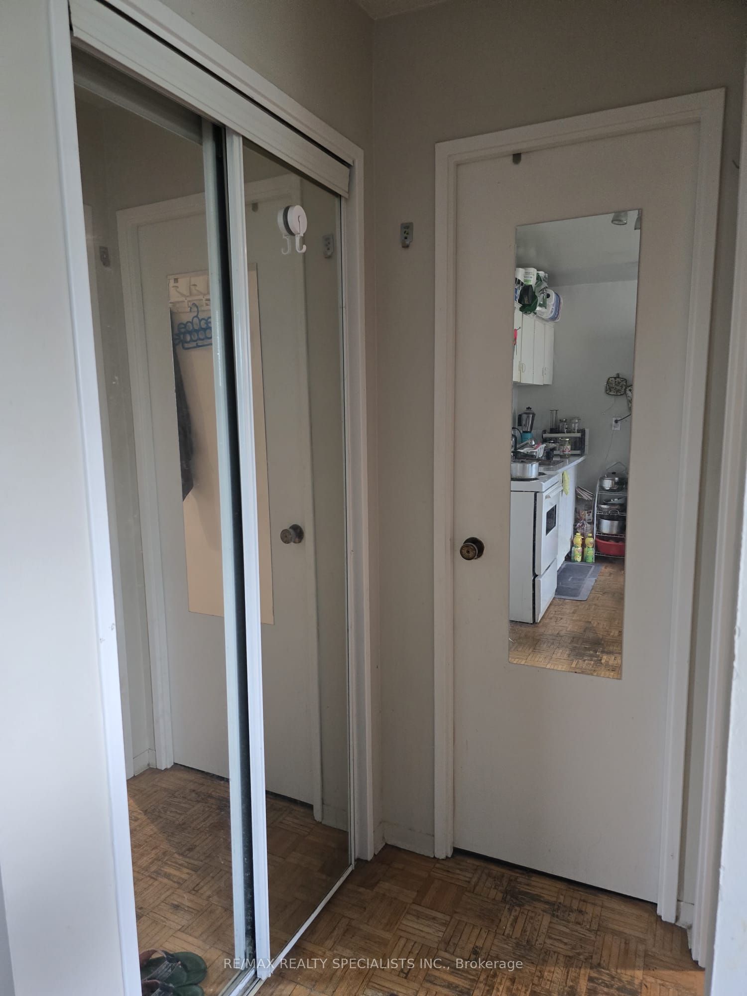 Unit 305 - 1087 Bloor Street W, Toronto 5