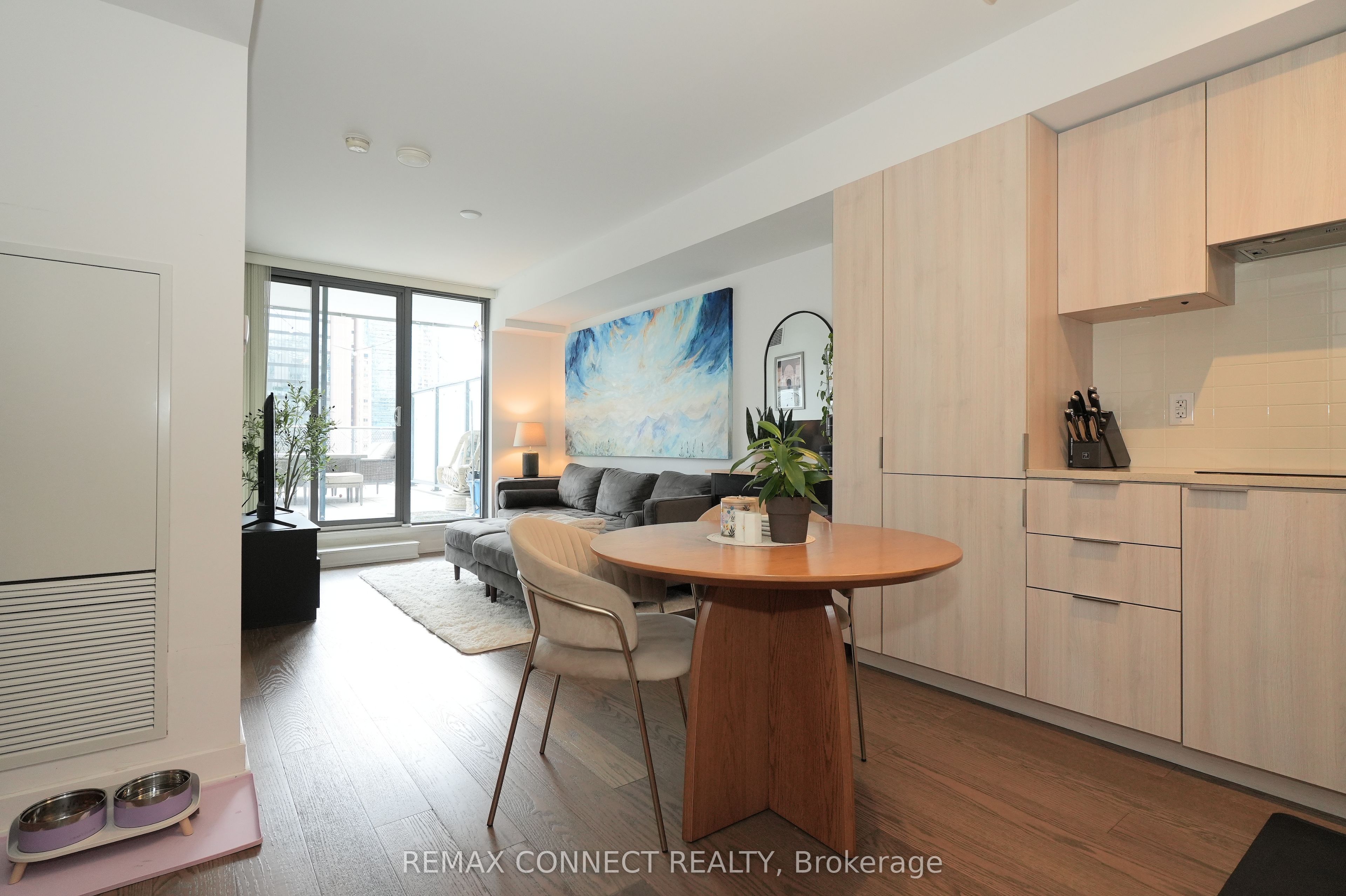 Unit 803 - 11 Wellesley Street W, Toronto 2