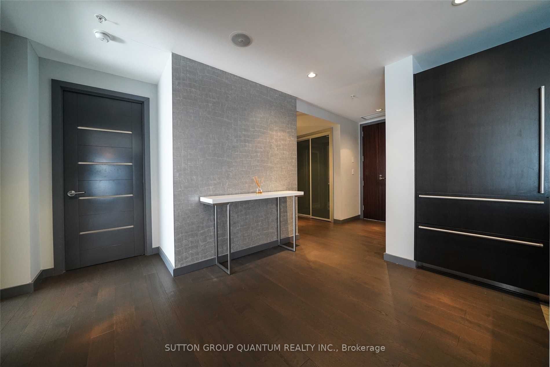 Unit 2109 - 180 University Avenue, Toronto 2
