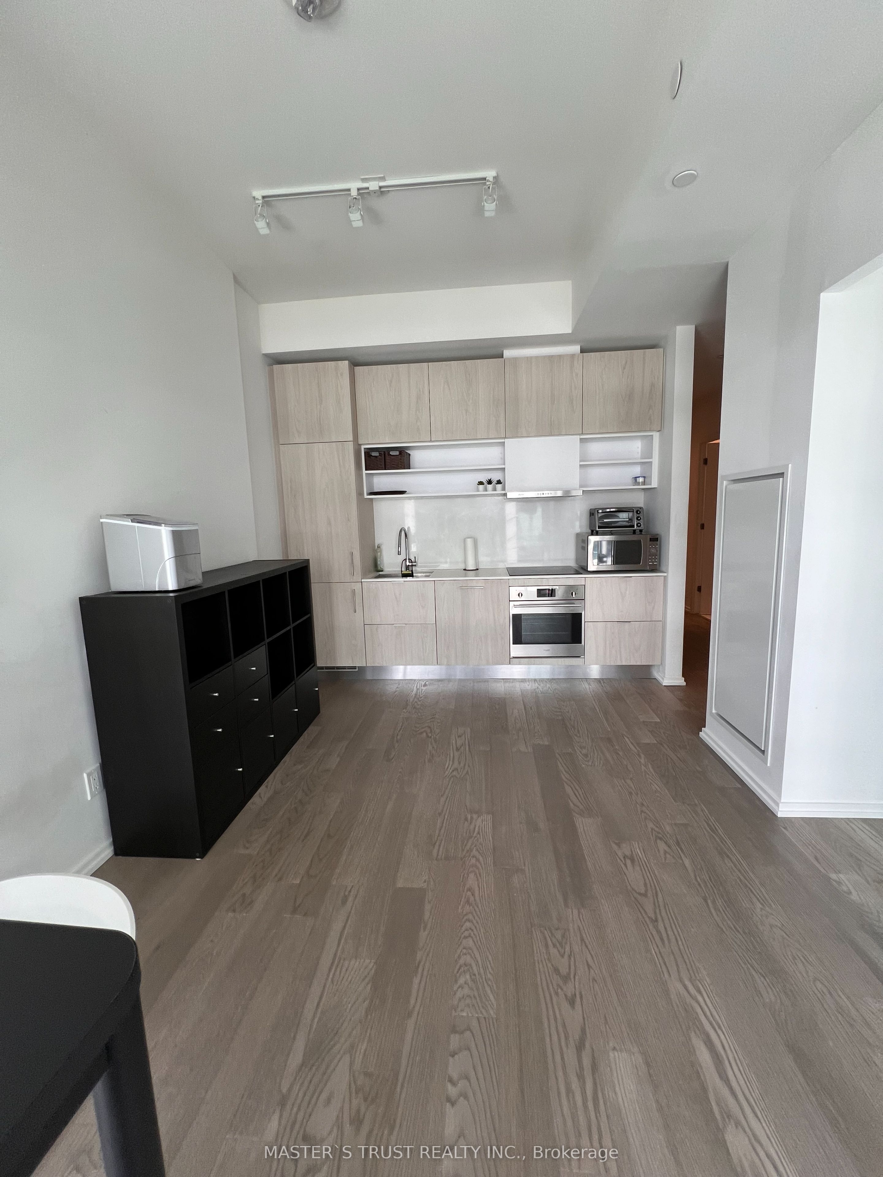 Unit 943 - 8 Hillsdale Avenue E, Toronto 3