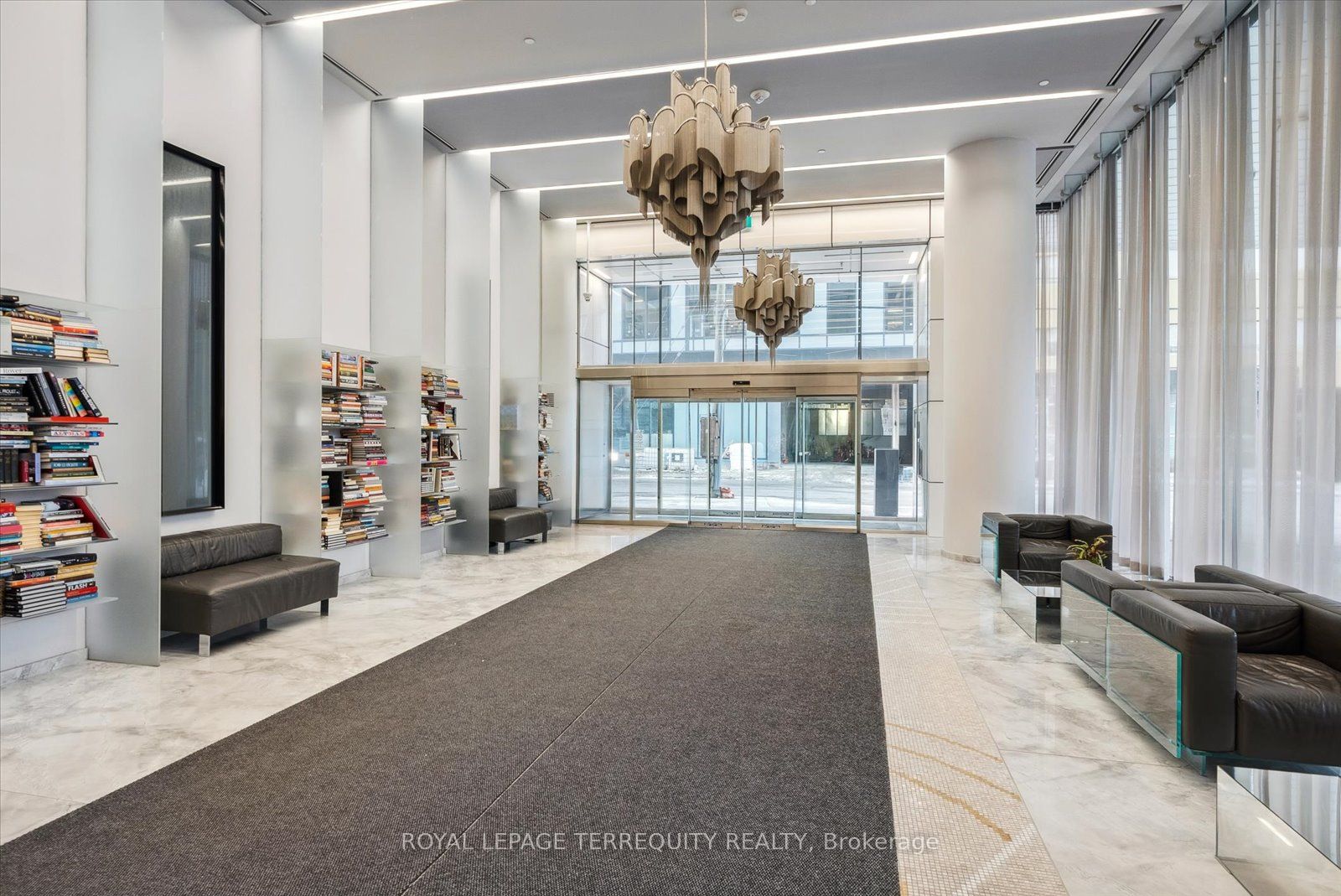 Unit 703 - 5 Soudan Avenue, Toronto 4