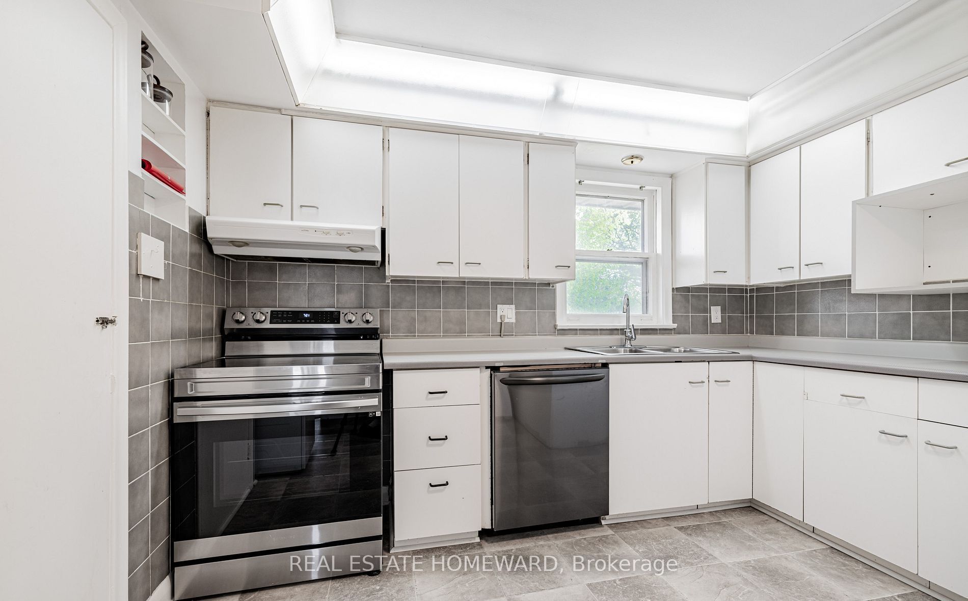 Unit MAIN - 11 Greenbriar Road, North York 5
