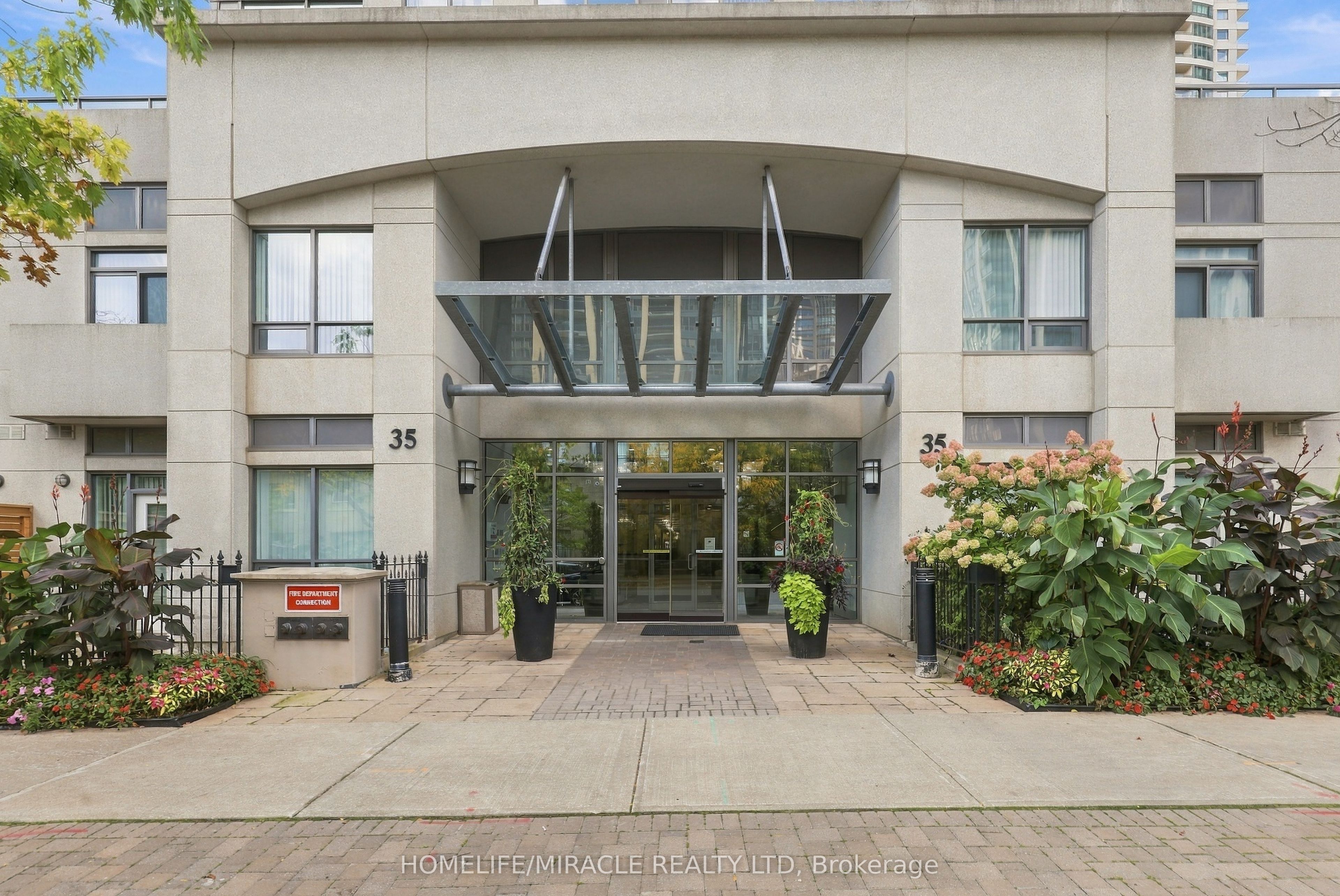 Unit 102 - 35 Hollywood Avenue, North York 2