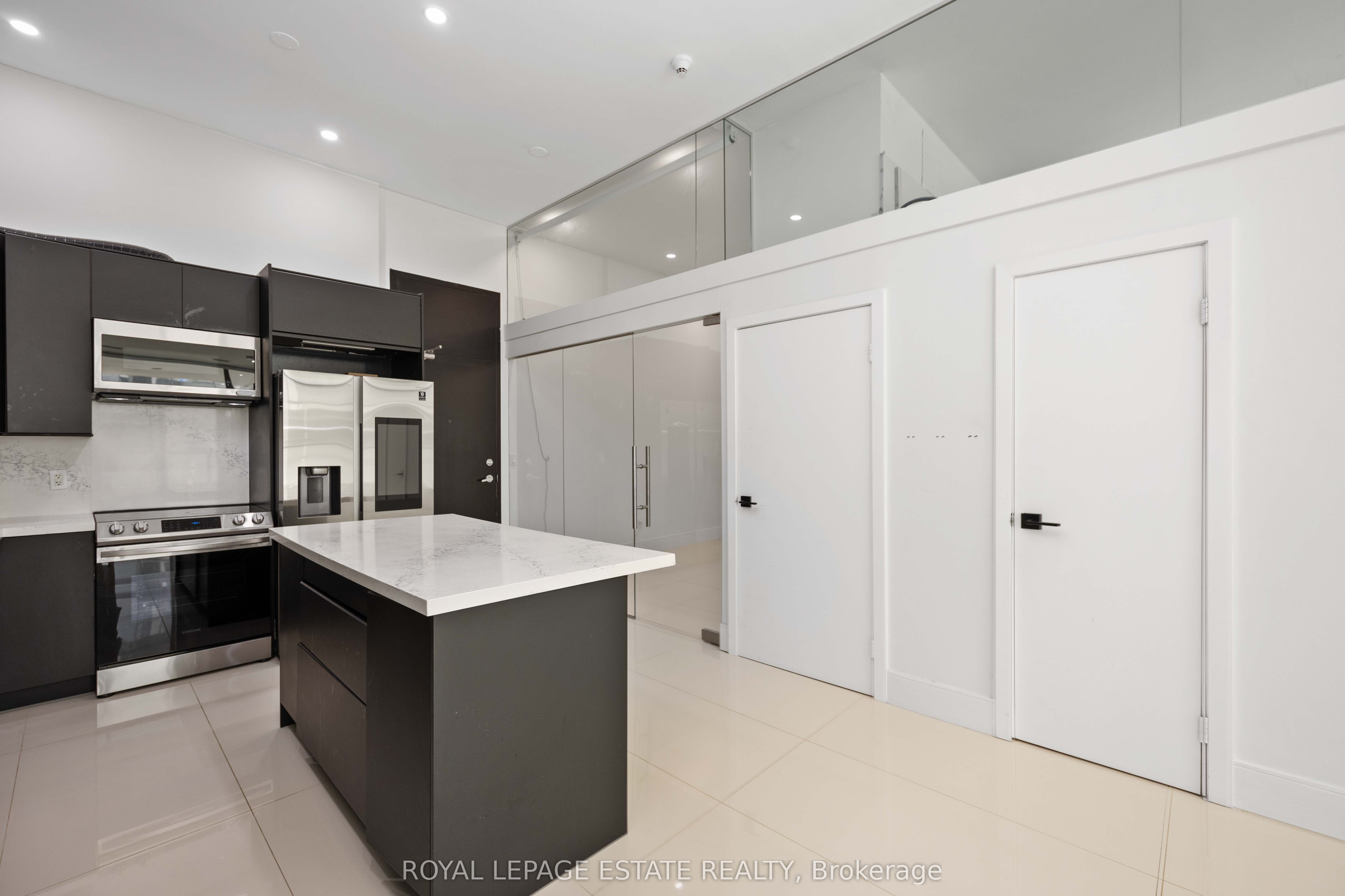 Unit 127 - 637 Lake Shore Boulevard W, Toronto 3