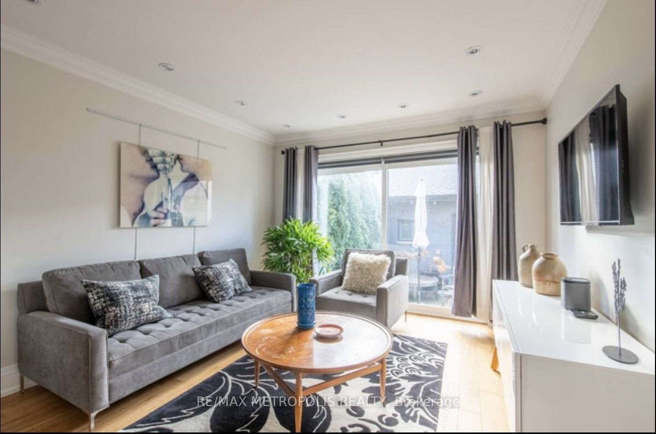 Unit Main Floor - 72 Grace Street, Toronto 3