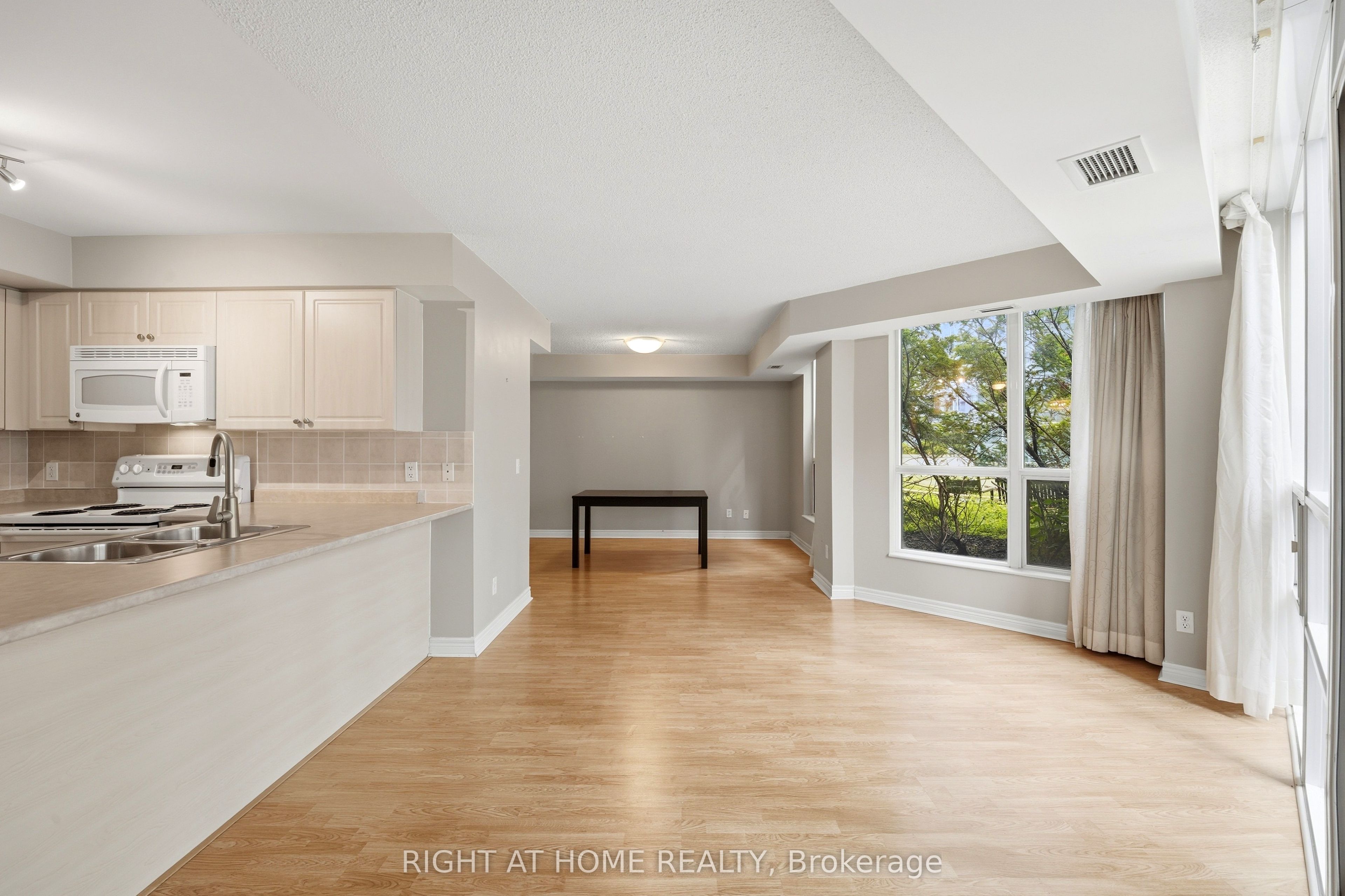 Unit 701 - 51 Lower Simcoe Street, Toronto 3
