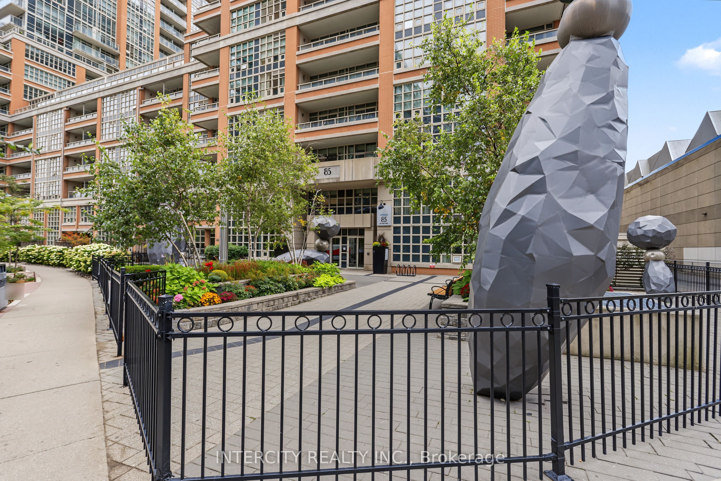Unit 527 - 85 East Liberty Street, Toronto 2