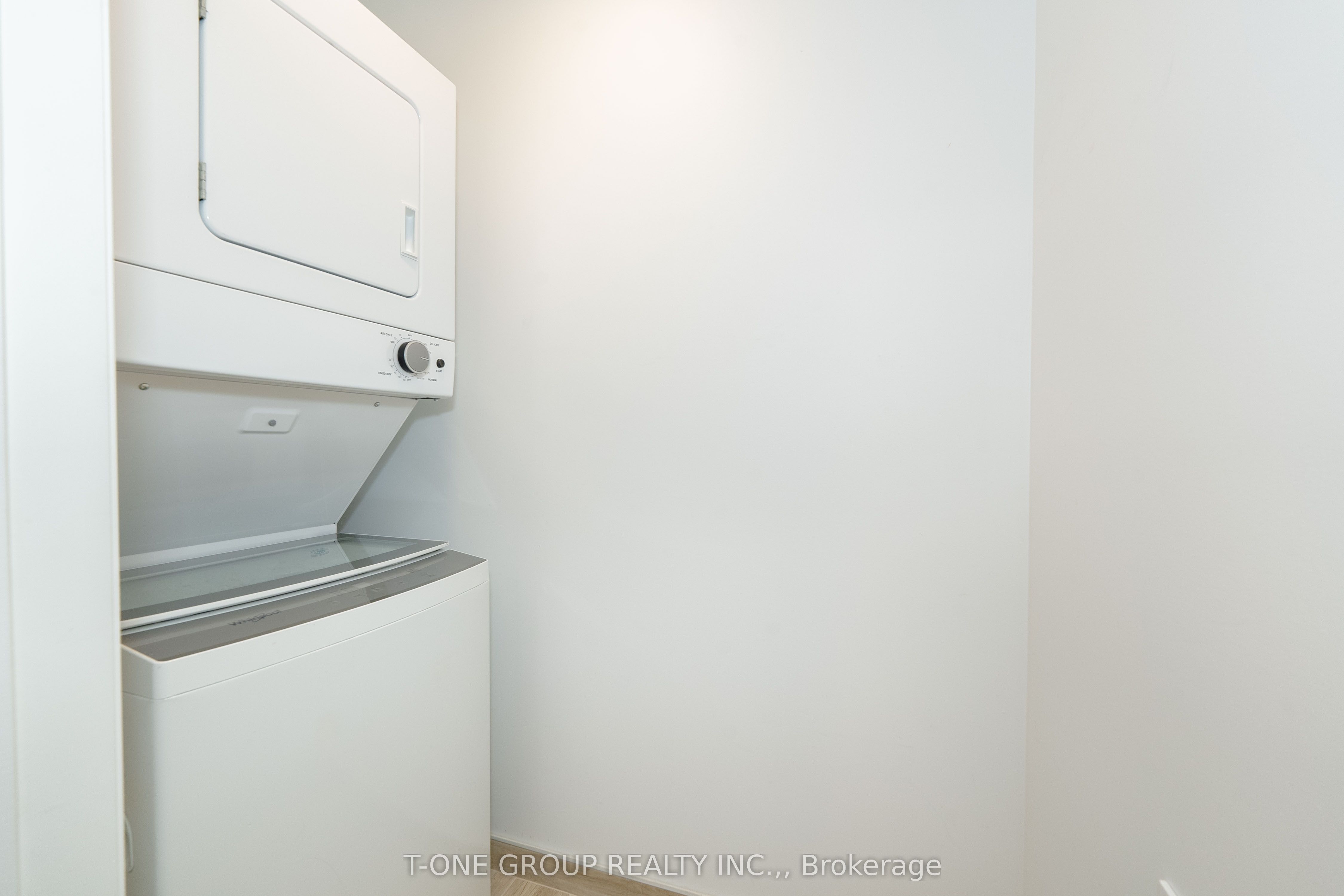 Unit 910 - 75 Canterbury Place, North York 5