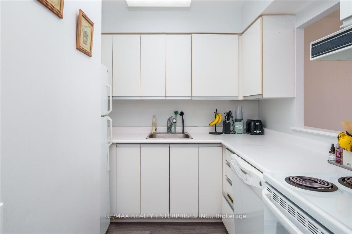 Unit 506 - 21 Overlea Boulevard NE, Toronto 5