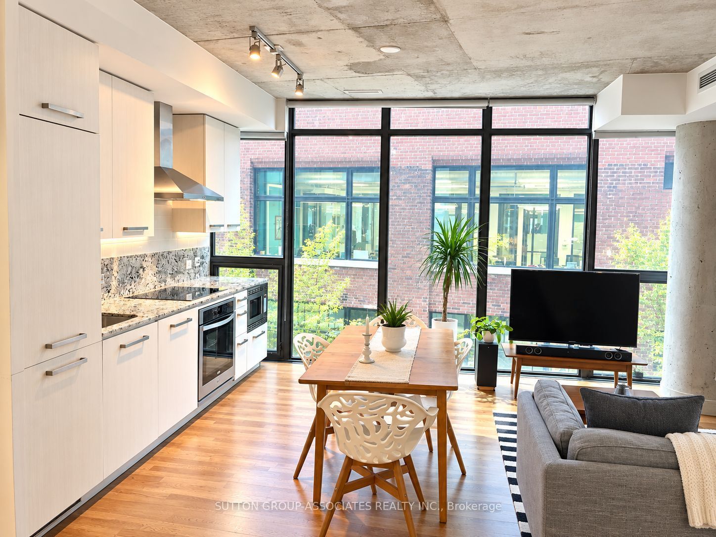 Unit 606 - 15 Beverley Street, Toronto 4