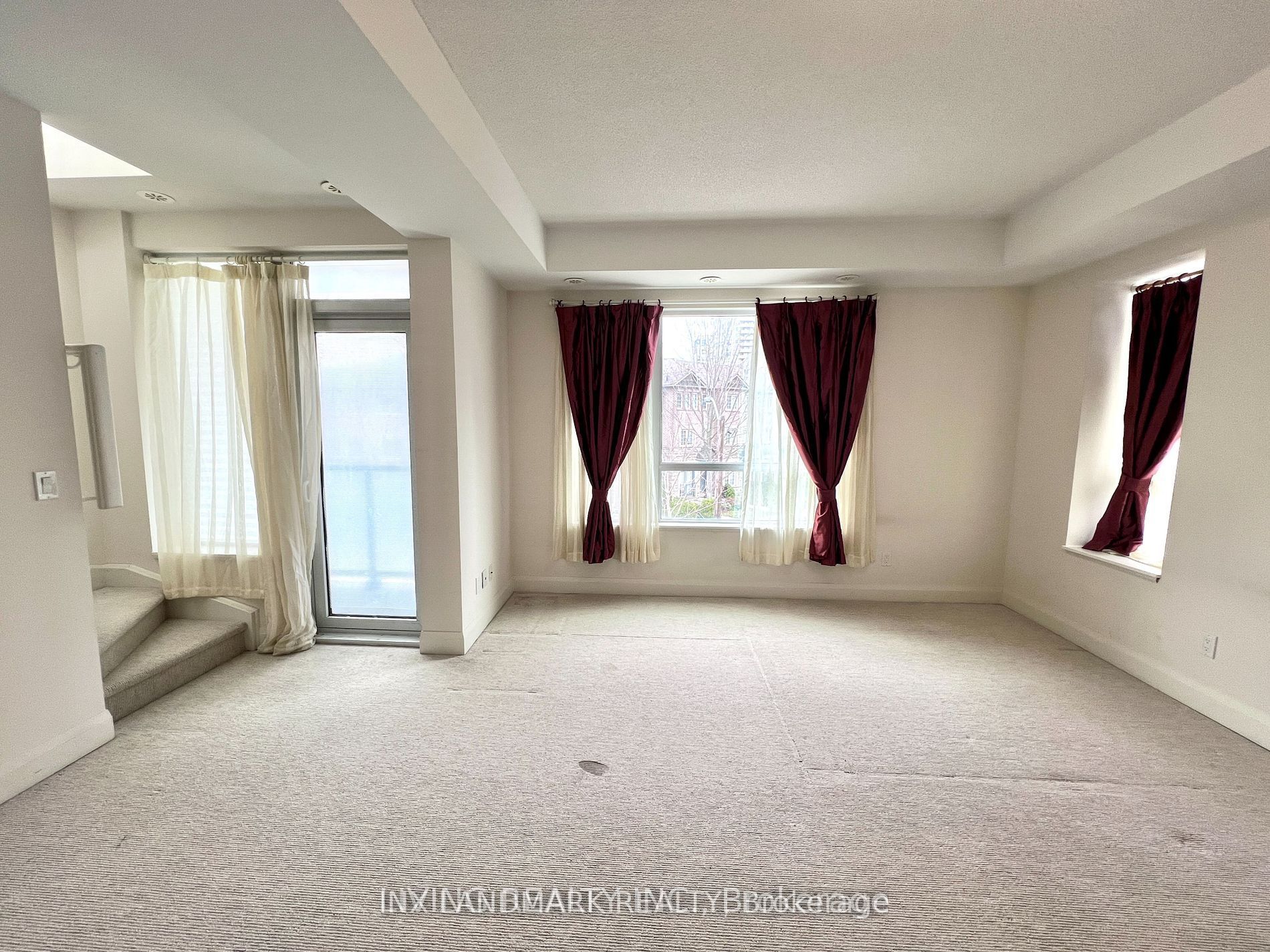 27 Horsham Avenue, North York 3